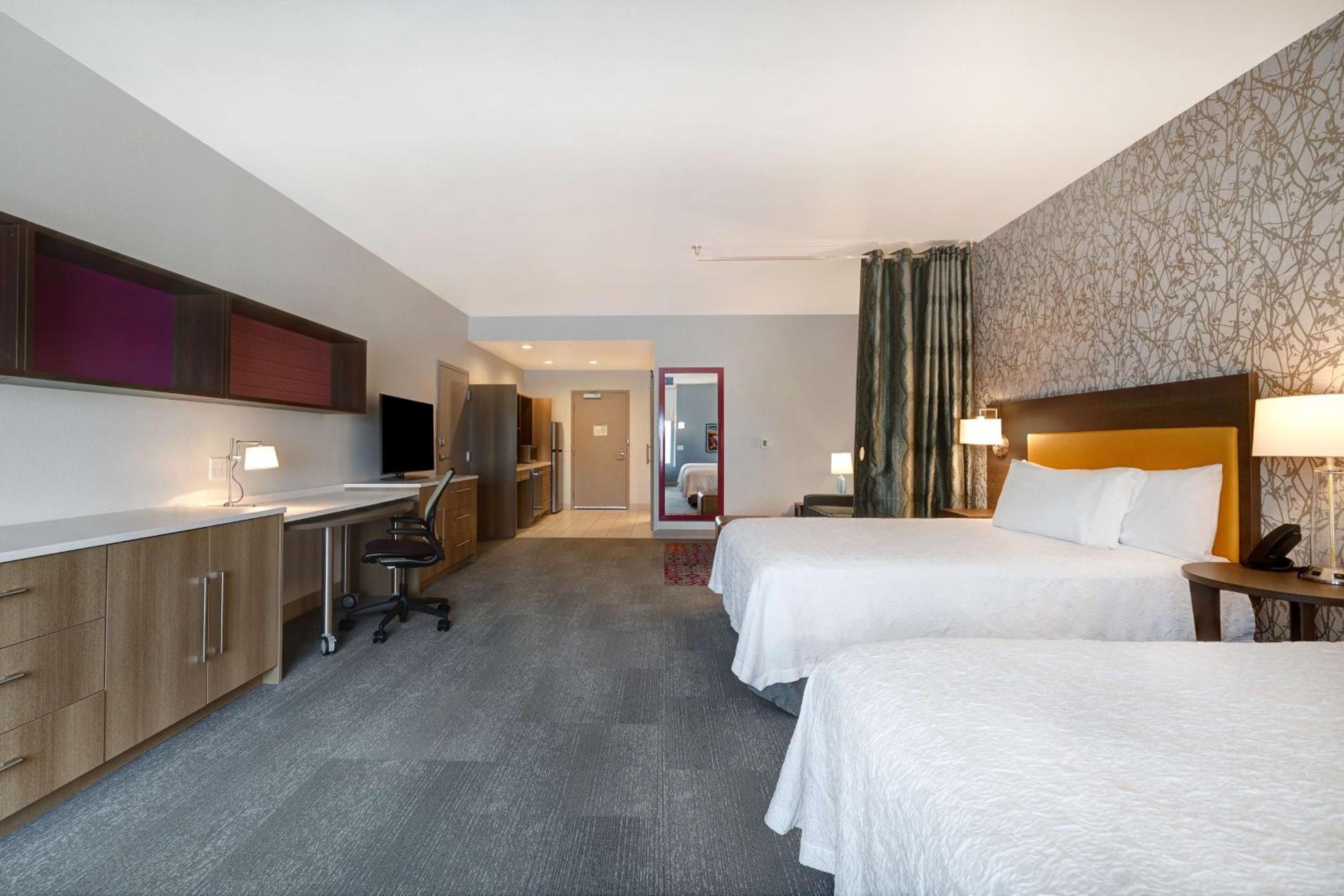 Queen Studio with Two Queen Beds - Mobility and Hearing Access/Non-Smoking - Photo 3