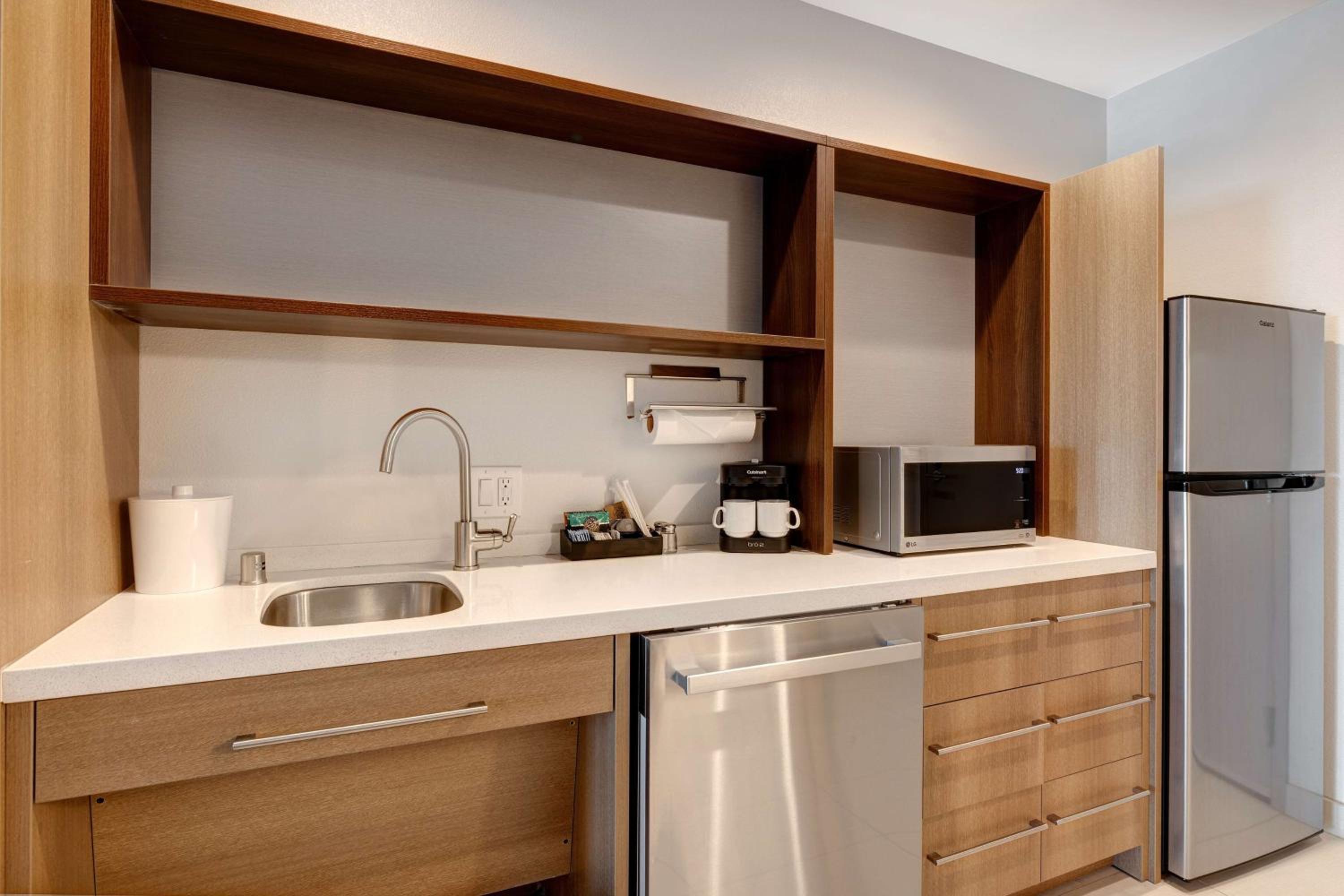 King Studio - Mobility and Hearing Access/Non-Smoking - Photo 3