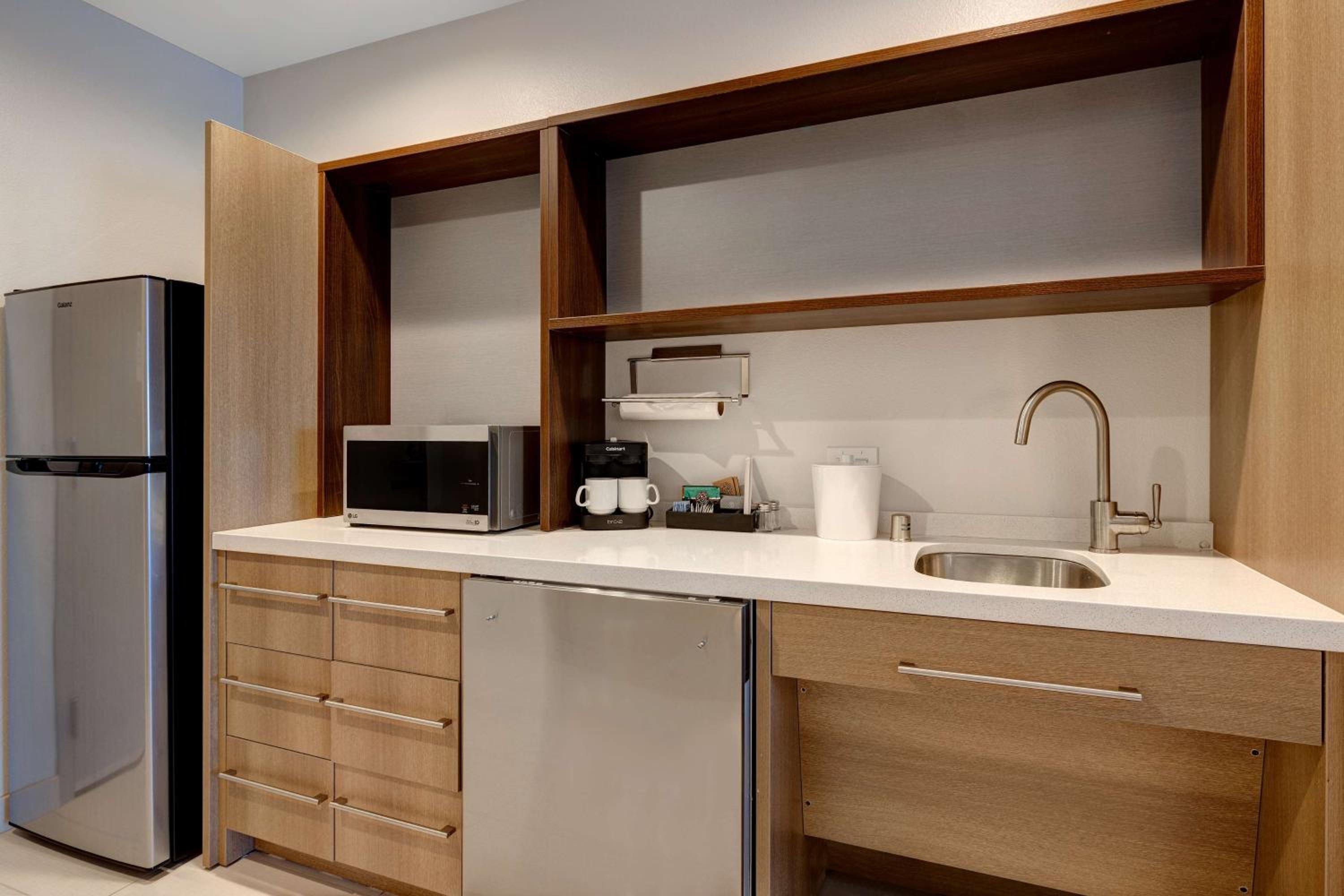 King Studio - Mobility and Hearing Access/Non-Smoking - Photo 4