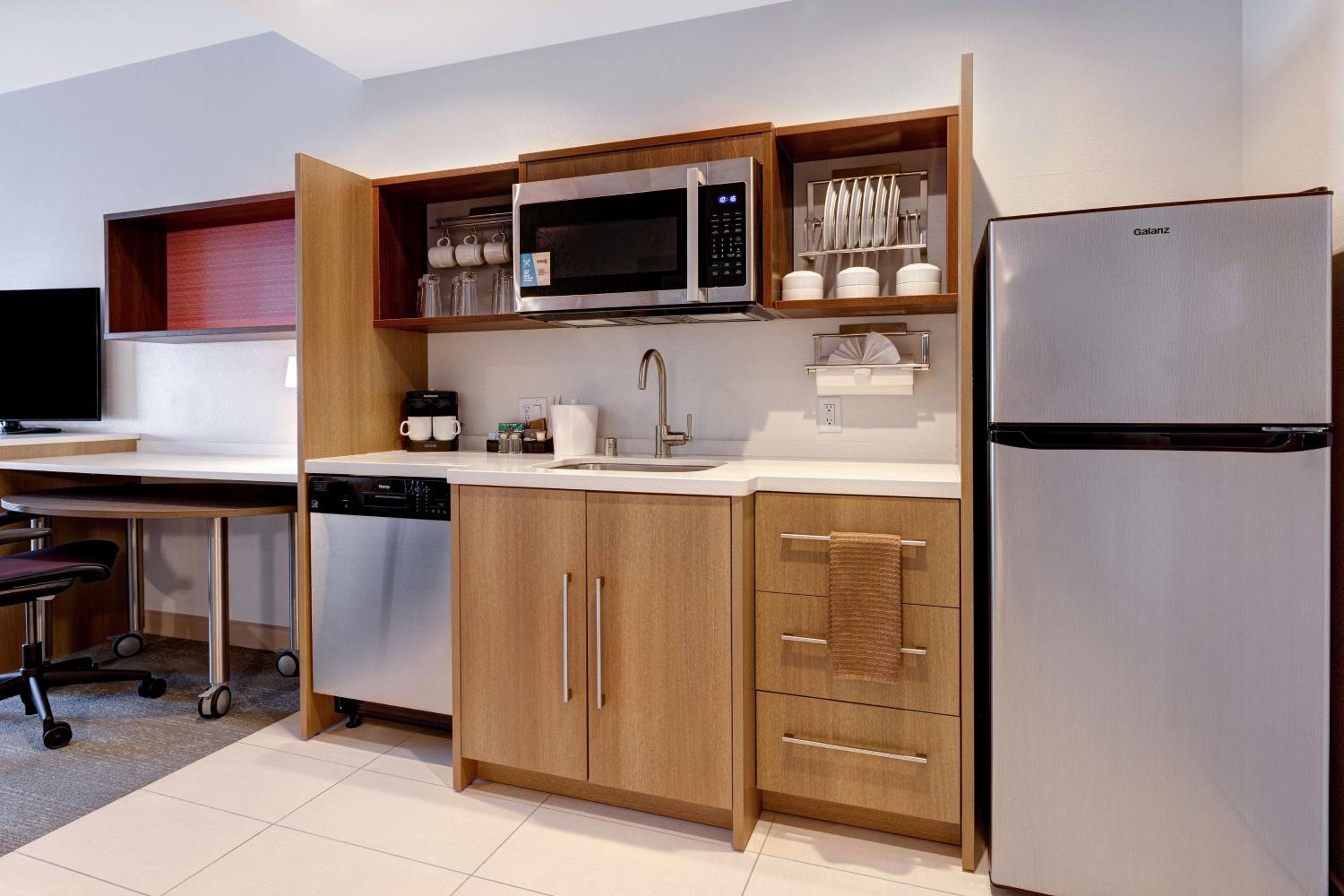 King Studio Suite - Non-Smoking - Photo 4