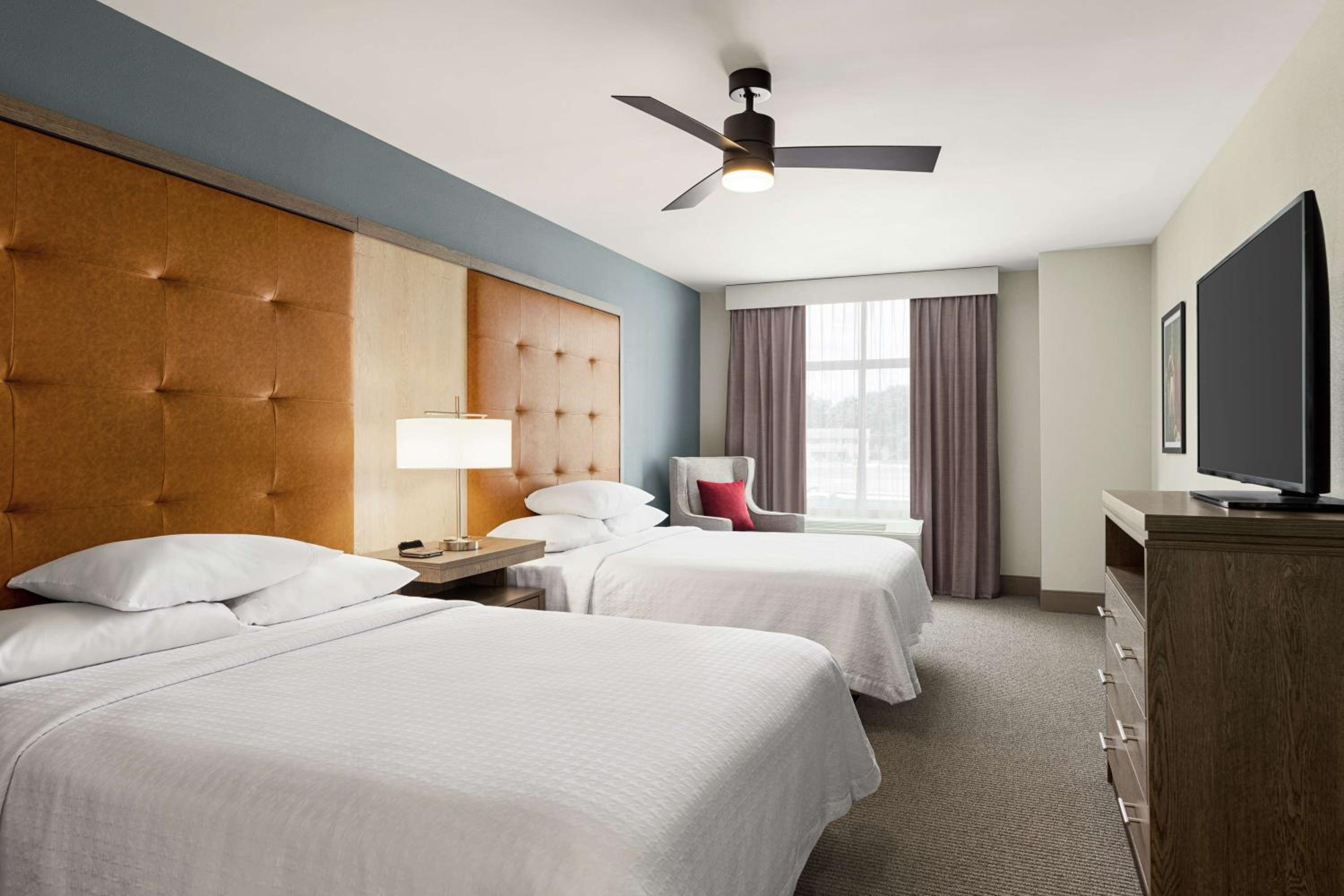 One-Bedroom Queen Suite with Two Queen Beds - Non-Smoking - Photo 1