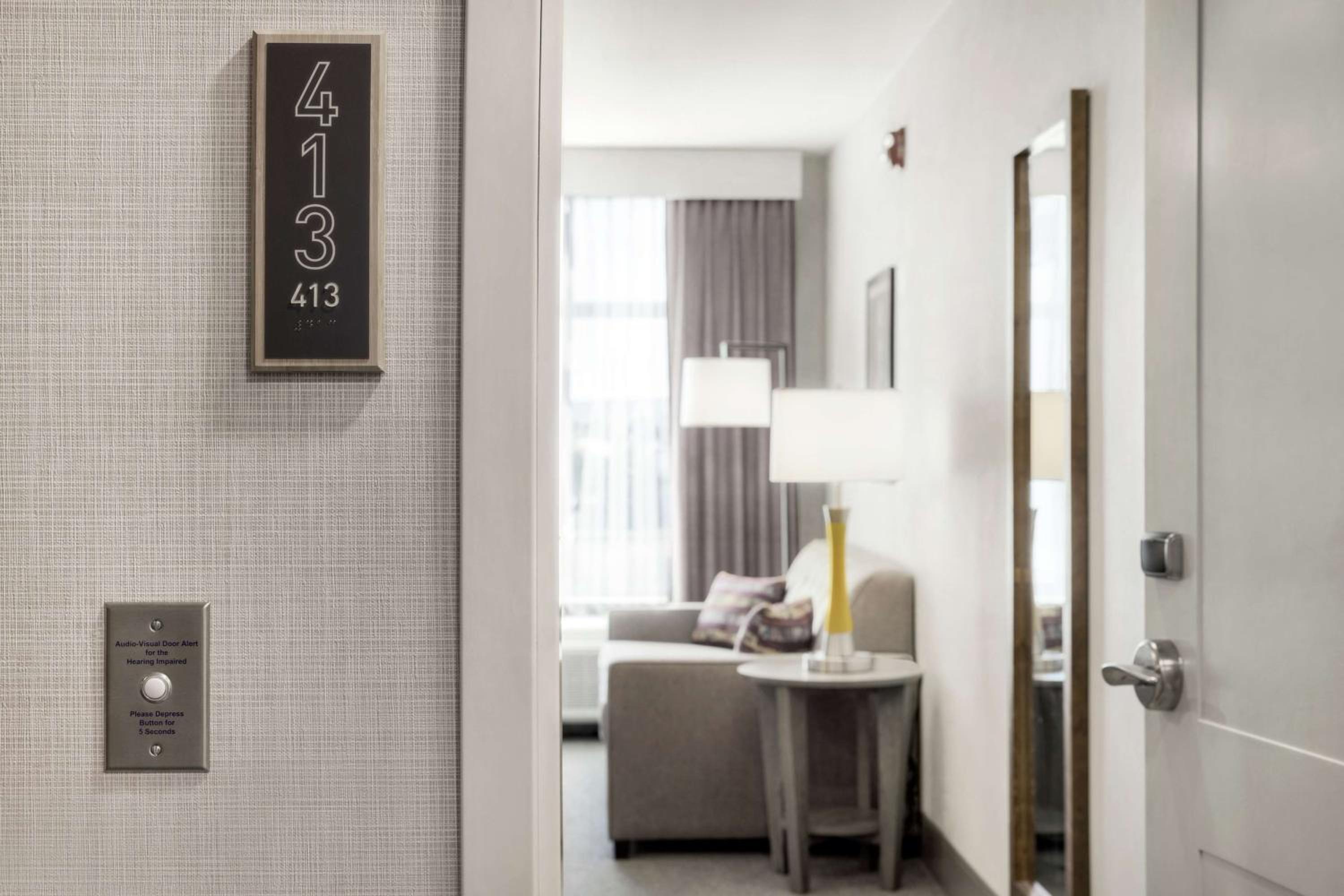 Queen Suite with Two Queen Beds - Hearing Access/Non-Smoking - Photo 2