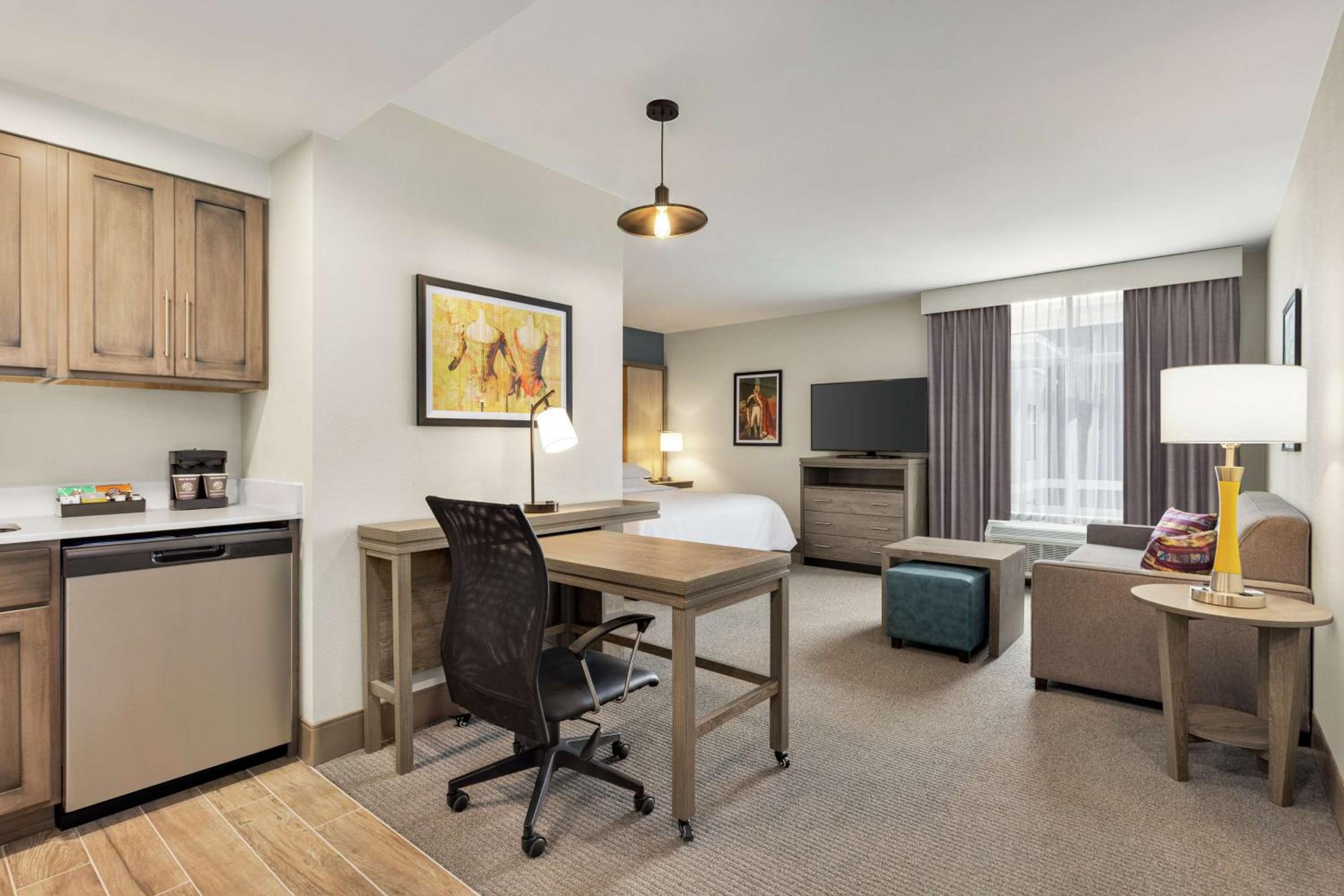 King Studio Suite - Non-Smoking - Photo 3