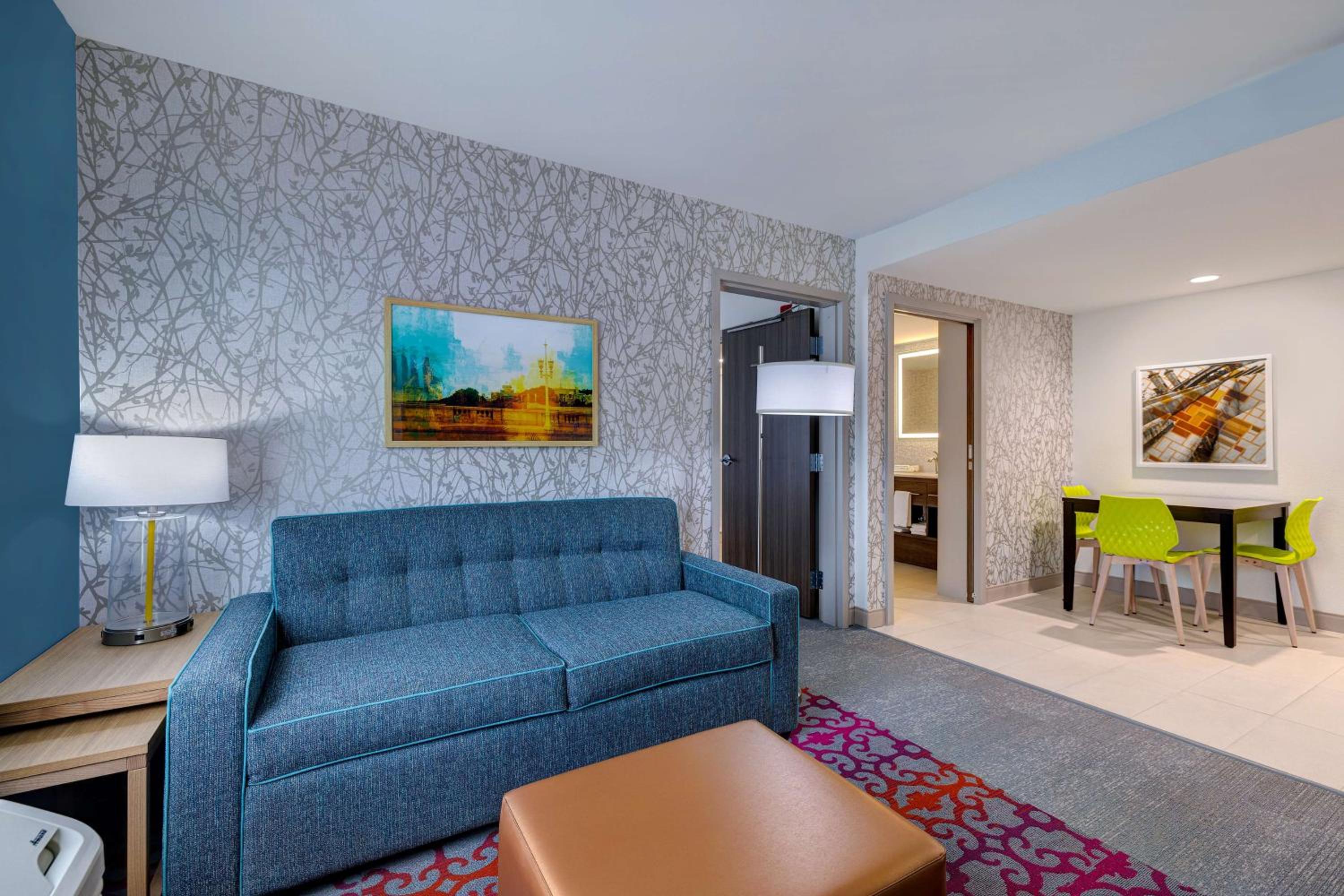 King Suite with Roll-In Shower - Non Smoking - Photo 5