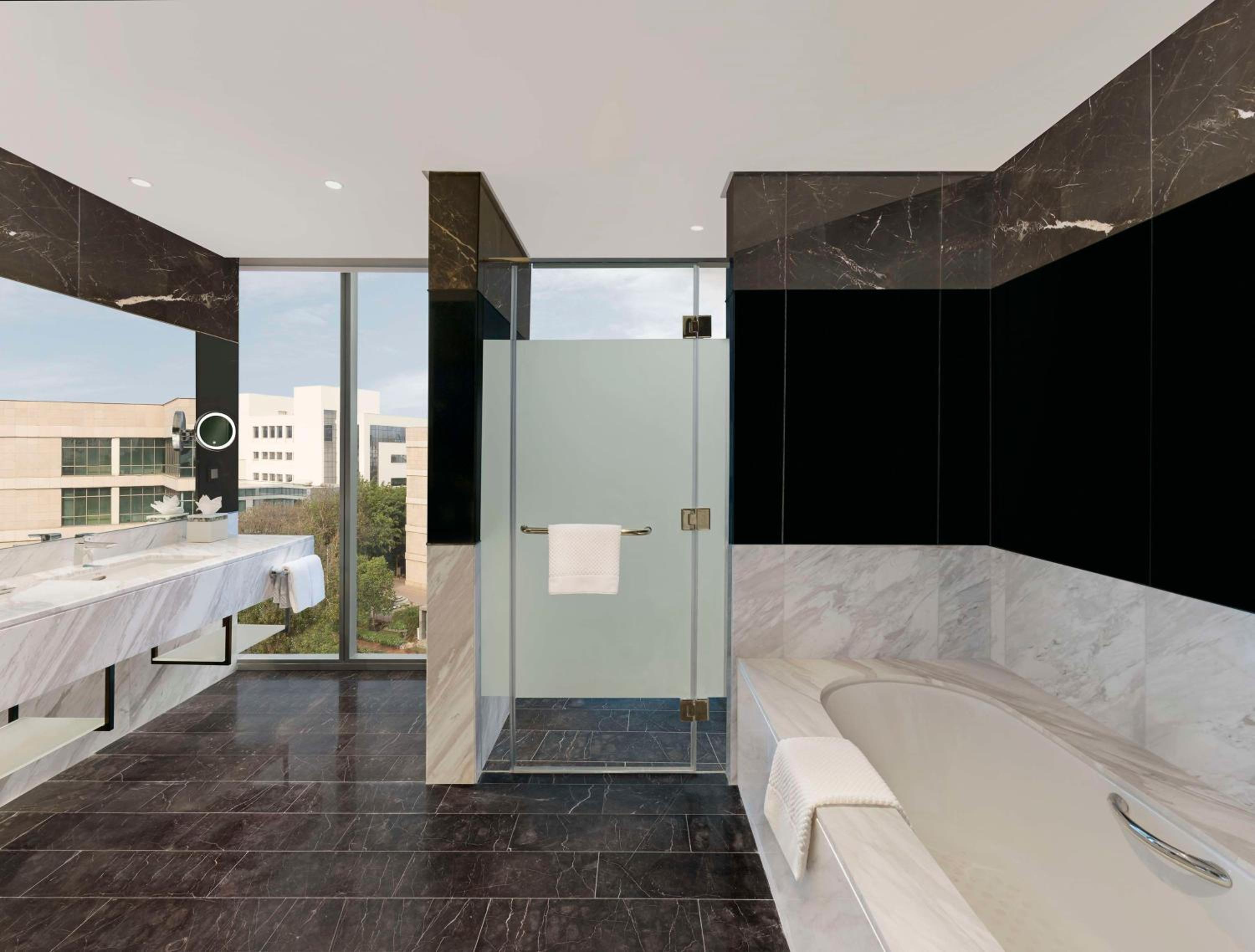 One-Bedroom King Suite - Photo 5
