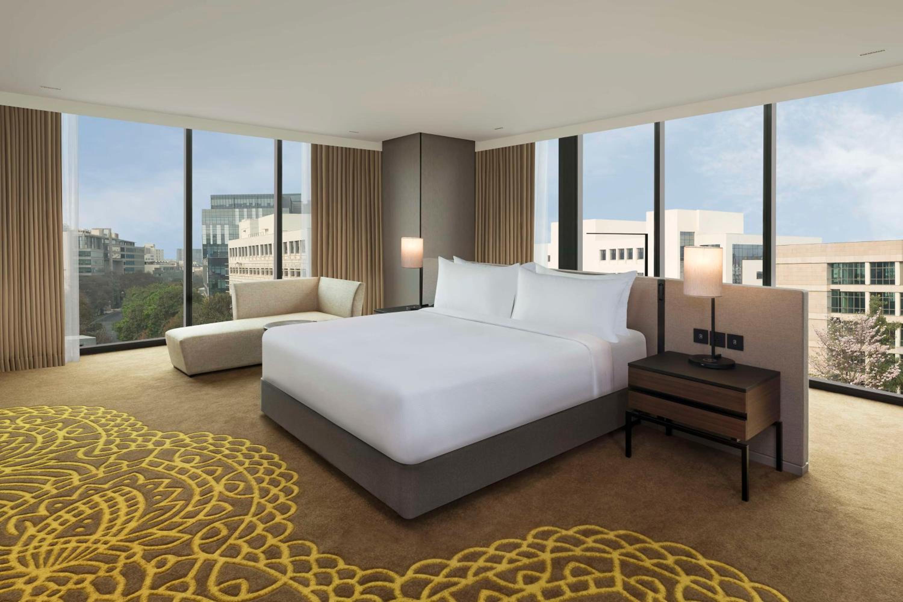 One-Bedroom King Suite - Photo 6