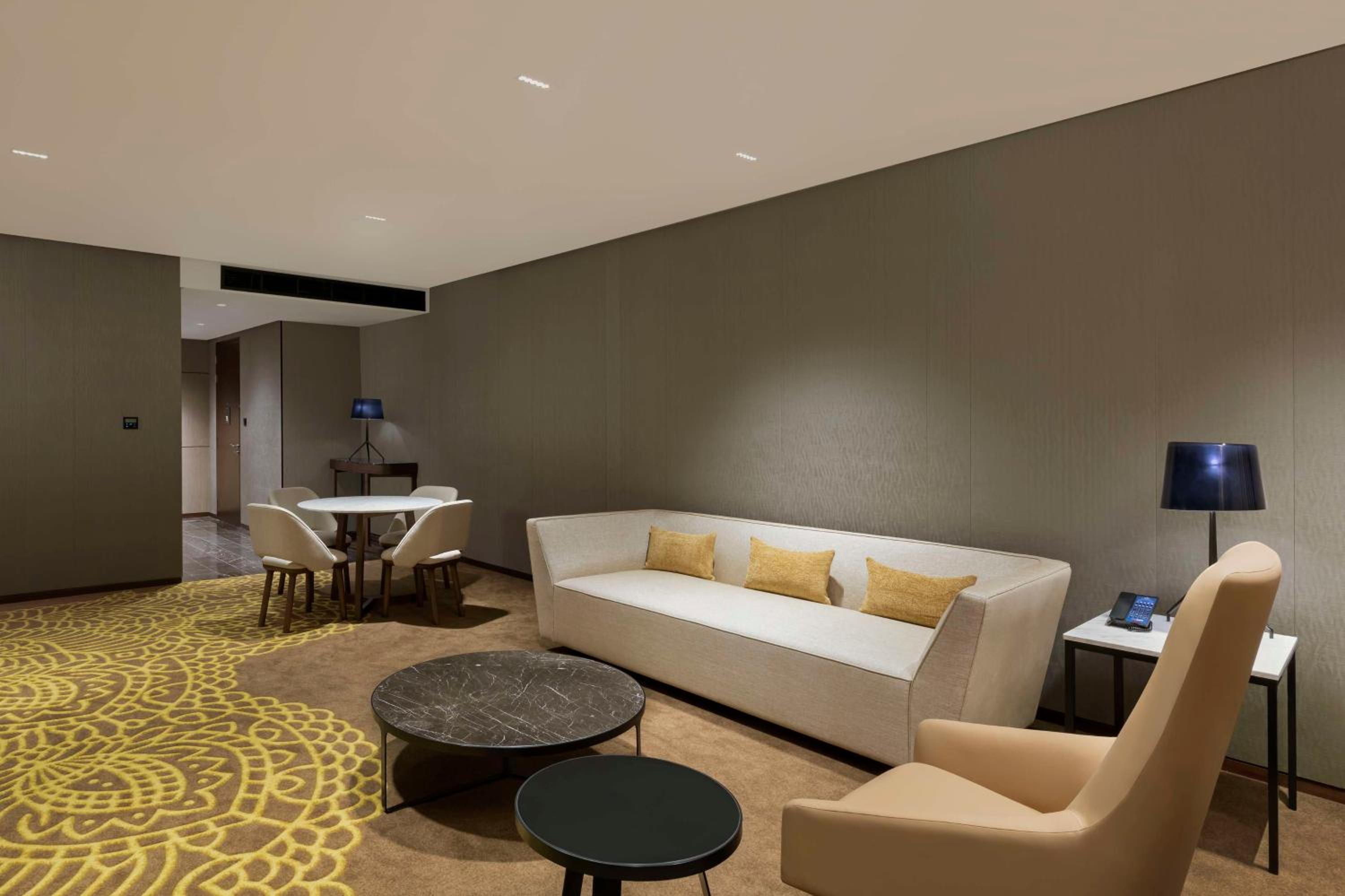 One-Bedroom King Suite - Photo 3