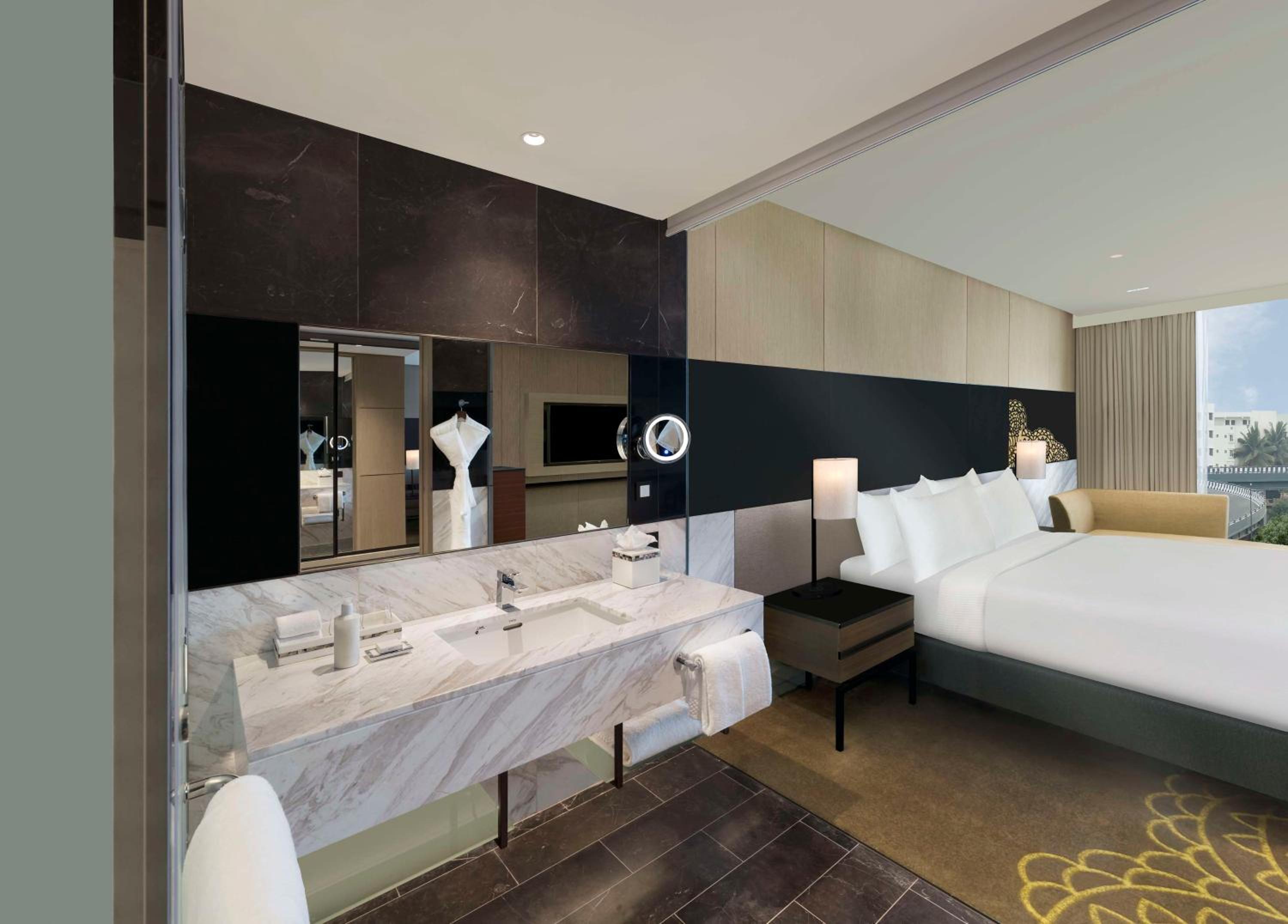 Deluxe King Room - Photo 4