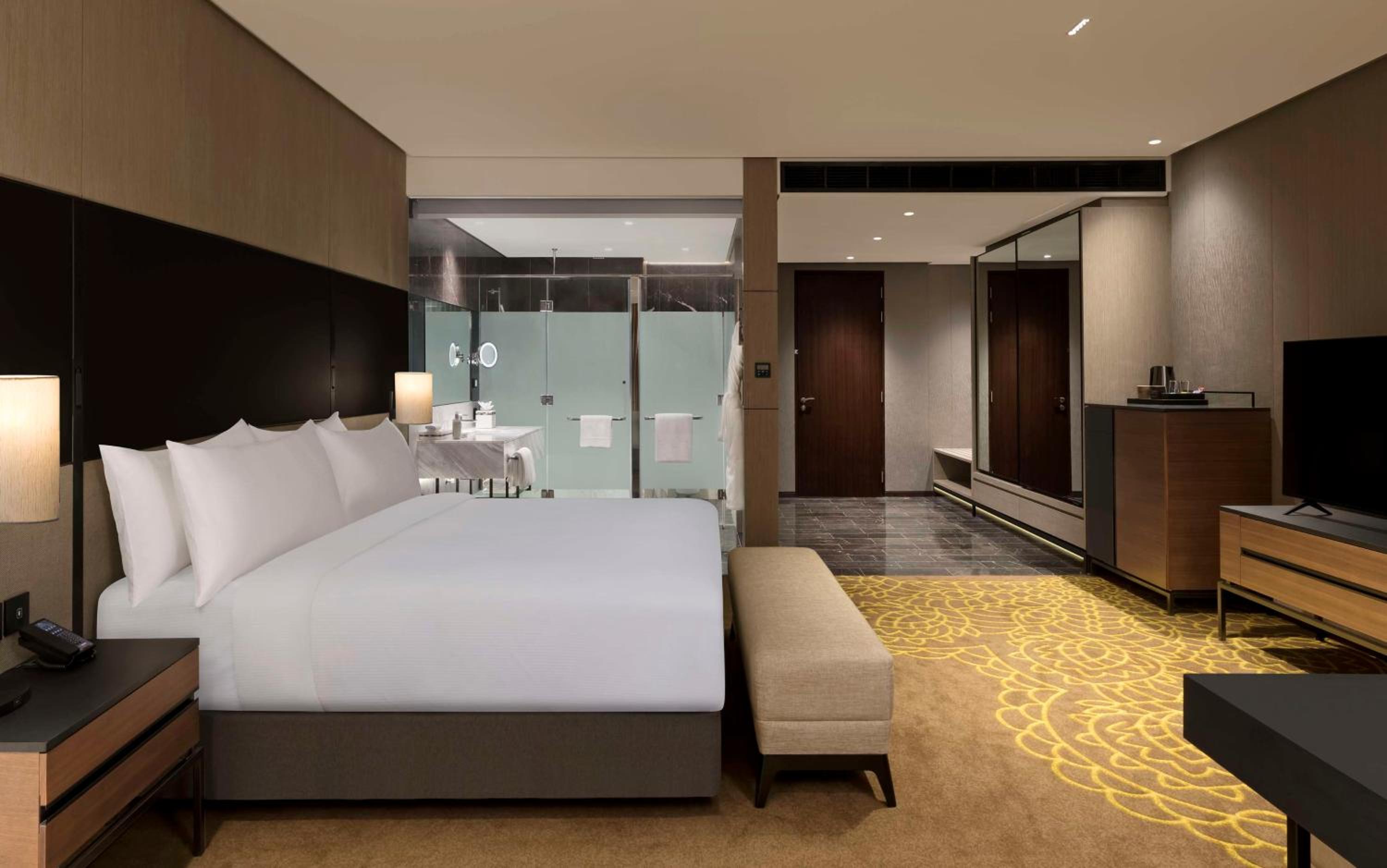 Executive King Room with Lounge - One Way Apart Transfer - Photo 4