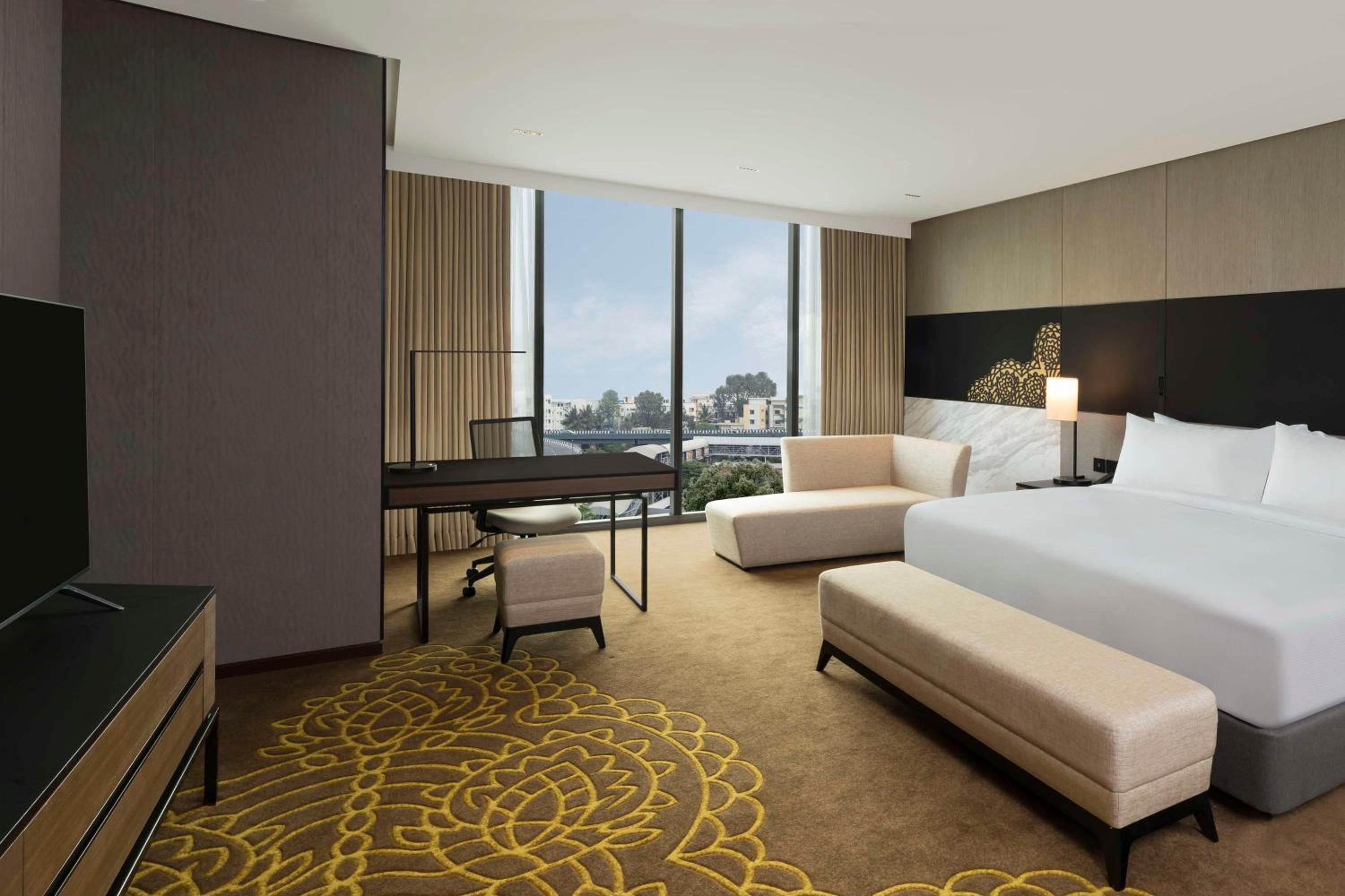 Executive King Room with Lounge - One Way Apart Transfer - Photo 6