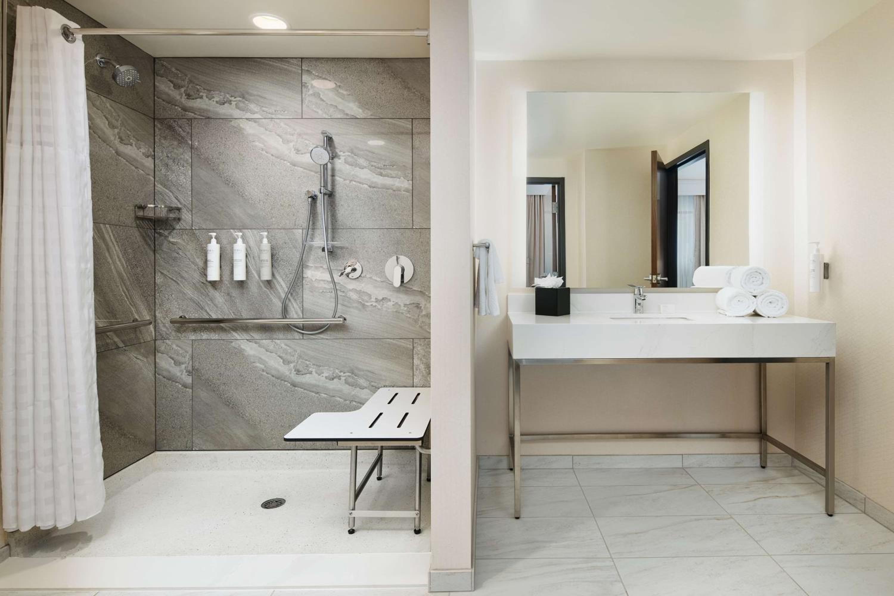 King Room with Roll-In Shower - Mobility/Hearing Accessible - Photo 3