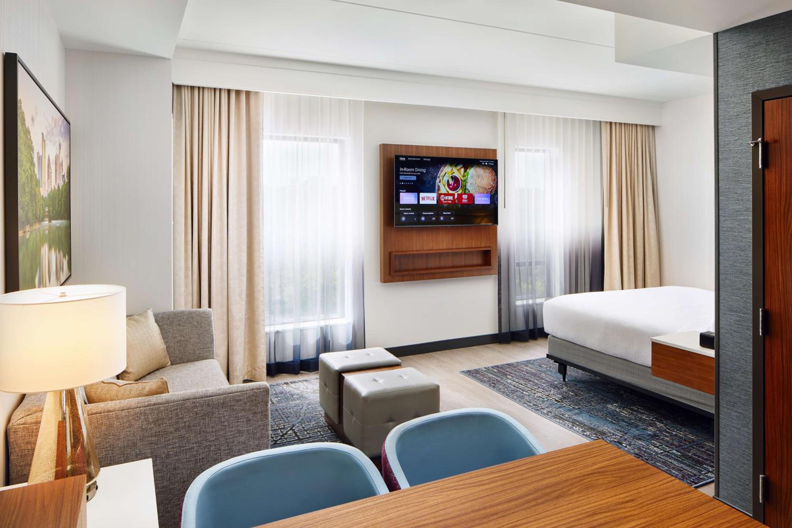 King Room with Roll-In Shower - Mobility/Hearing Accessible - Photo 2