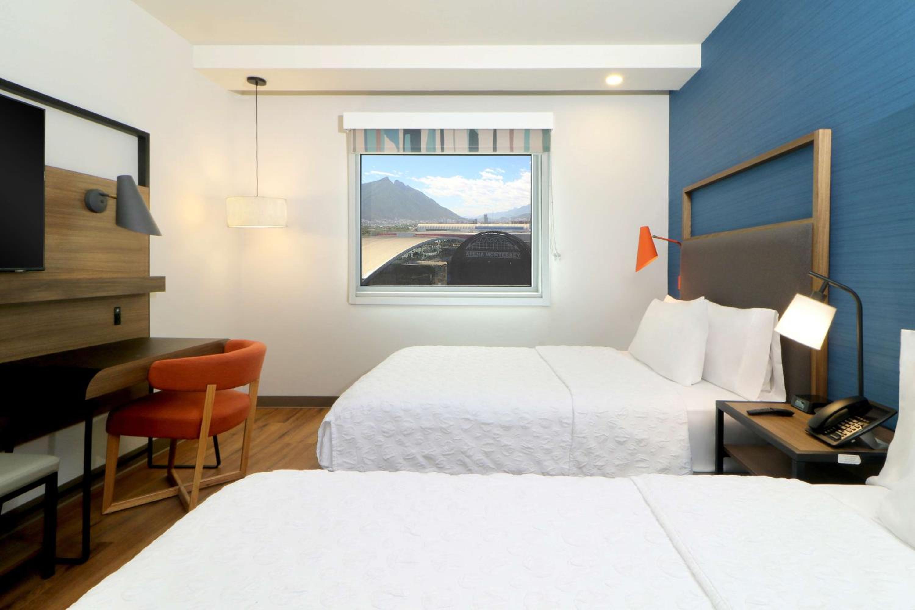 Double Room with Two Double Beds and Walk-In Shower - Photo 8