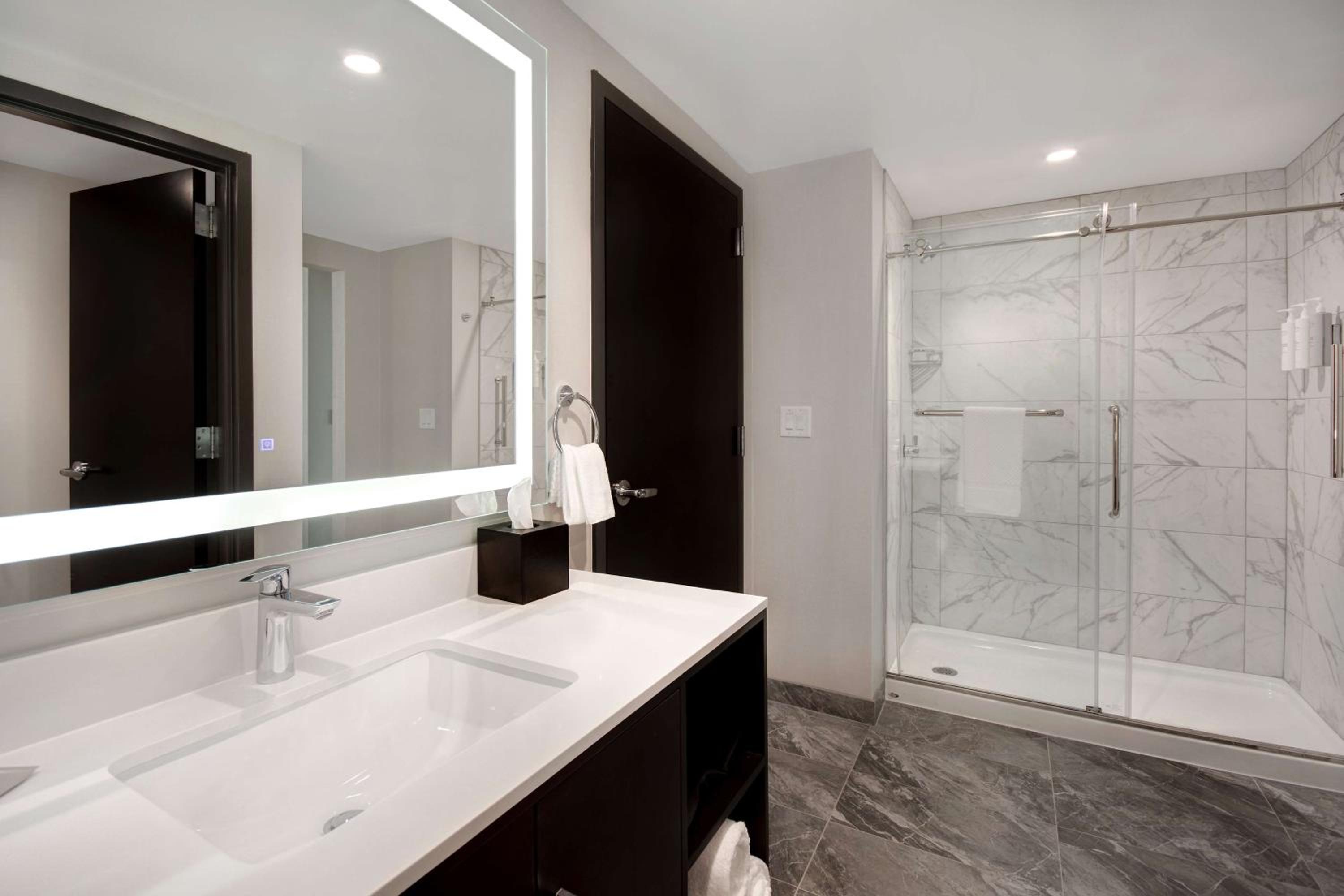 Two-Room King Suite - Photo 6