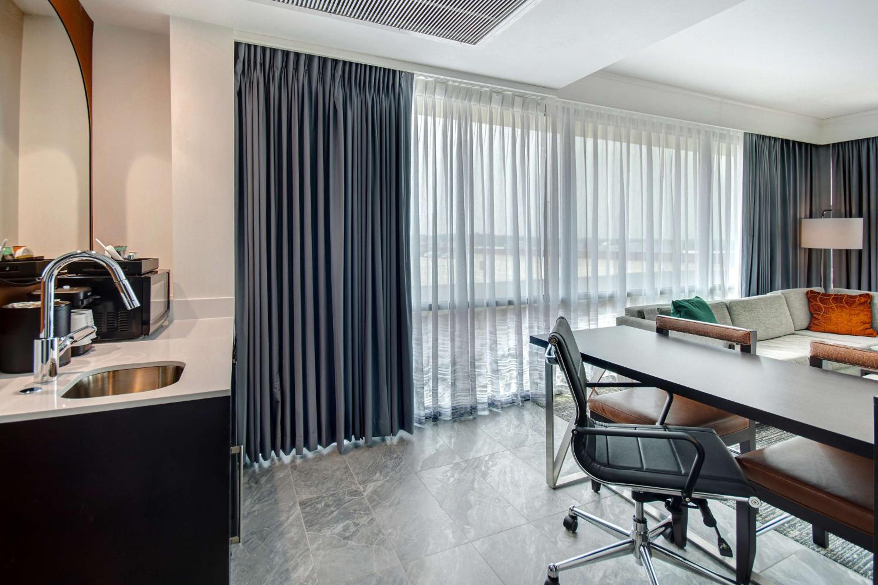 Corner King Suite - Photo 1
