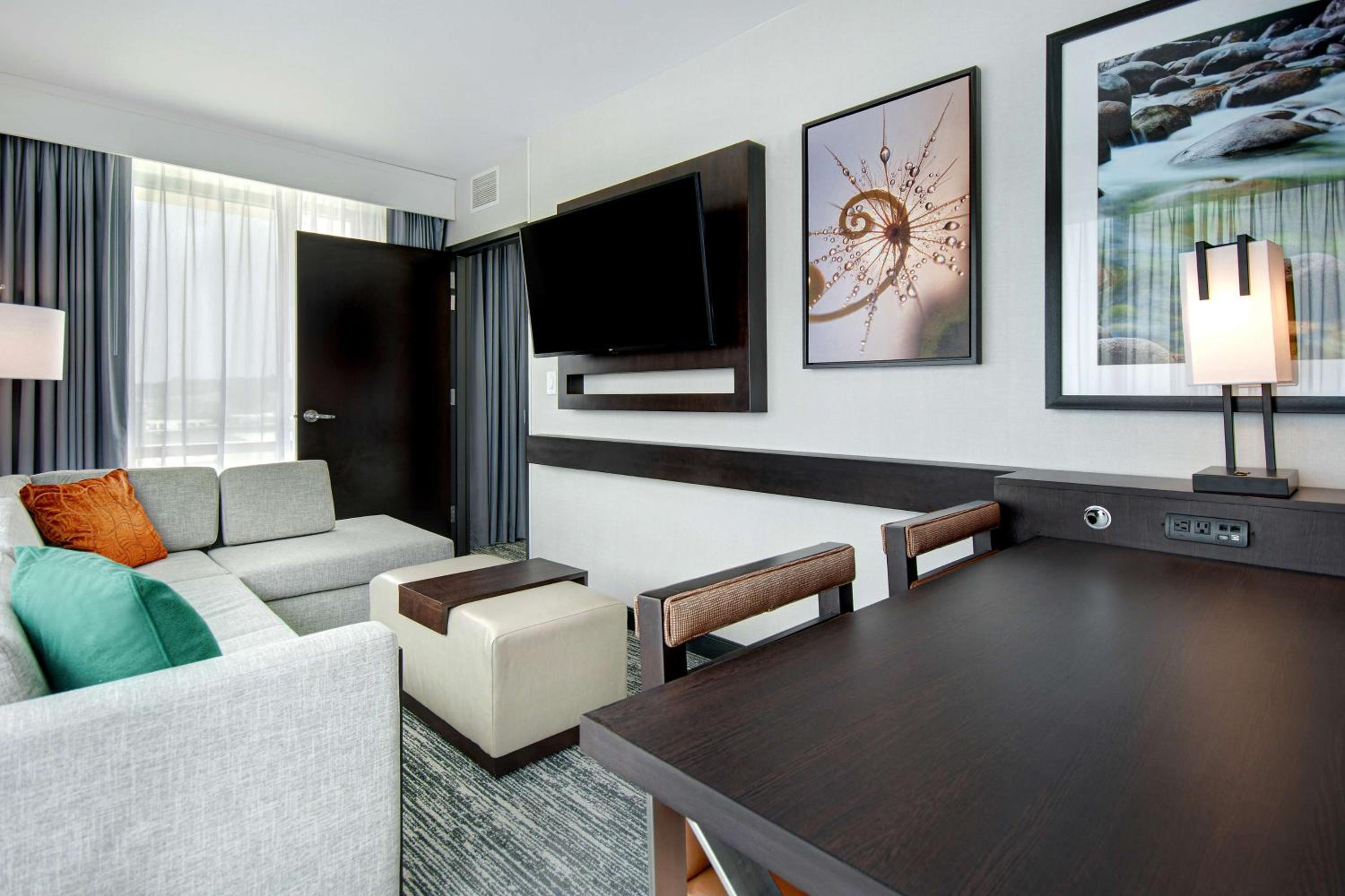 Two-Room King Suite - Photo 8