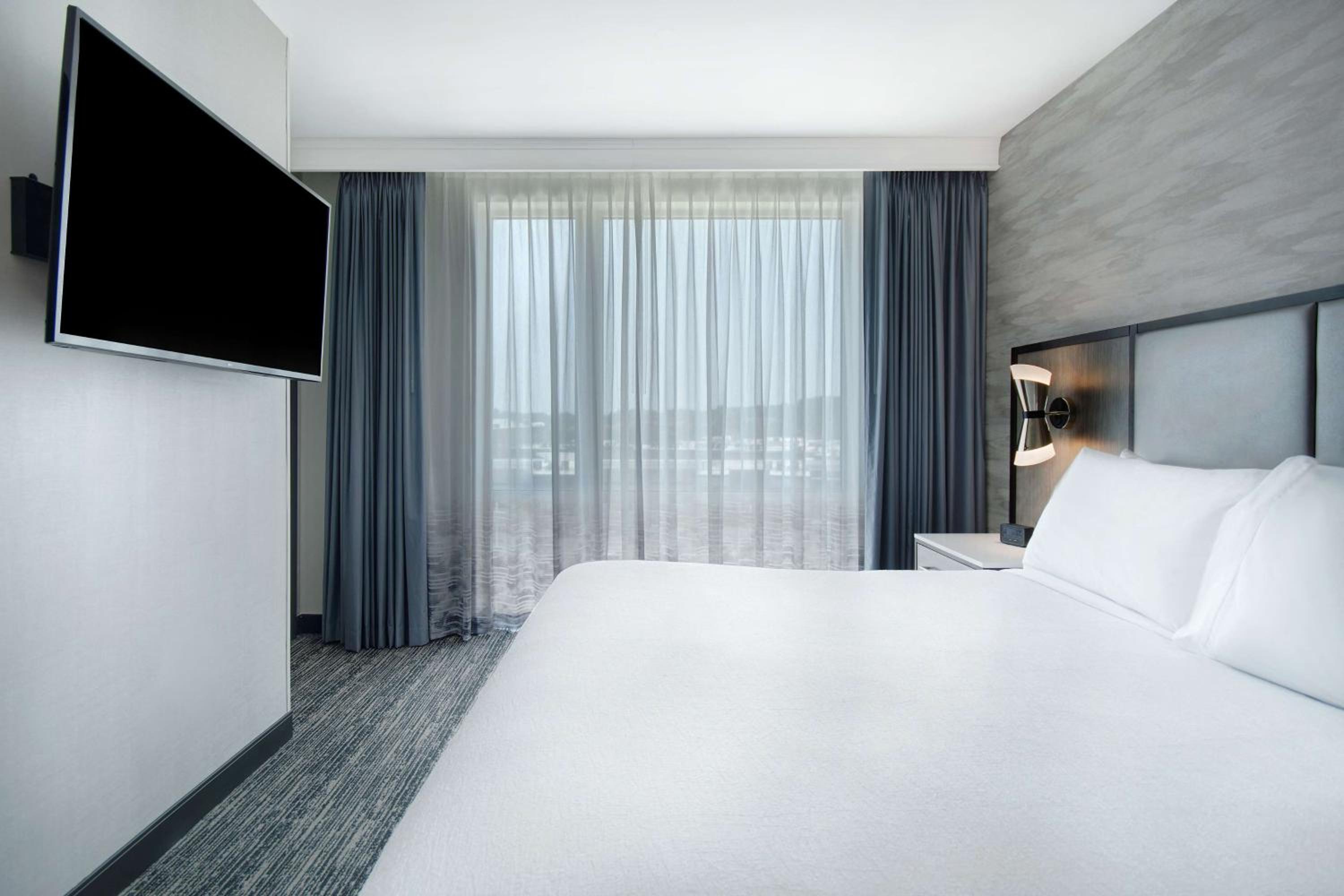 Two-Room King Suite - Photo 3
