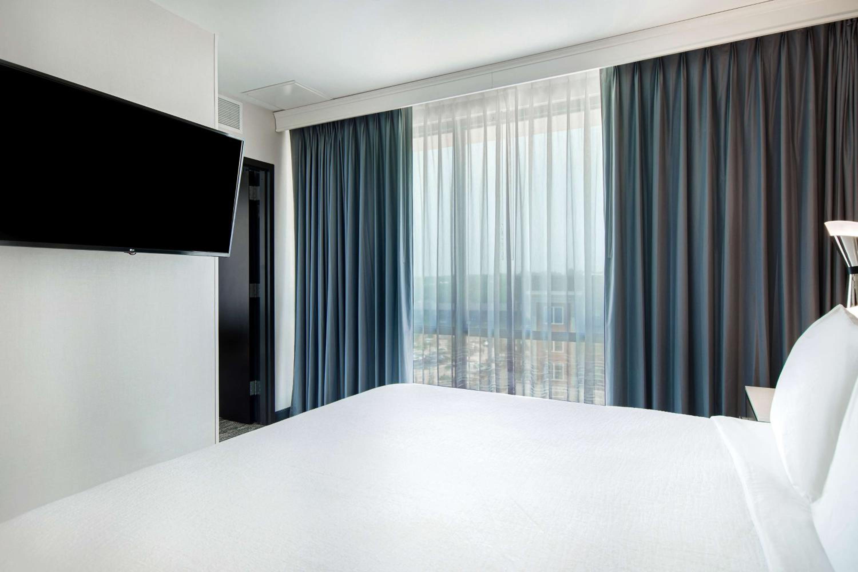 Two-Room King Suite - Photo 5