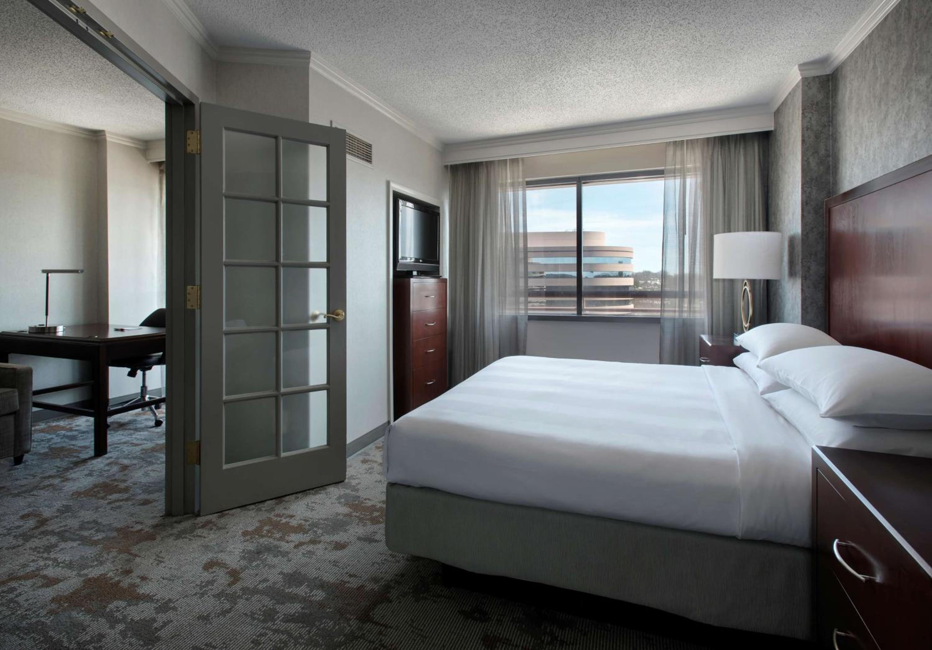 Two-Room King Suite - Photo 2