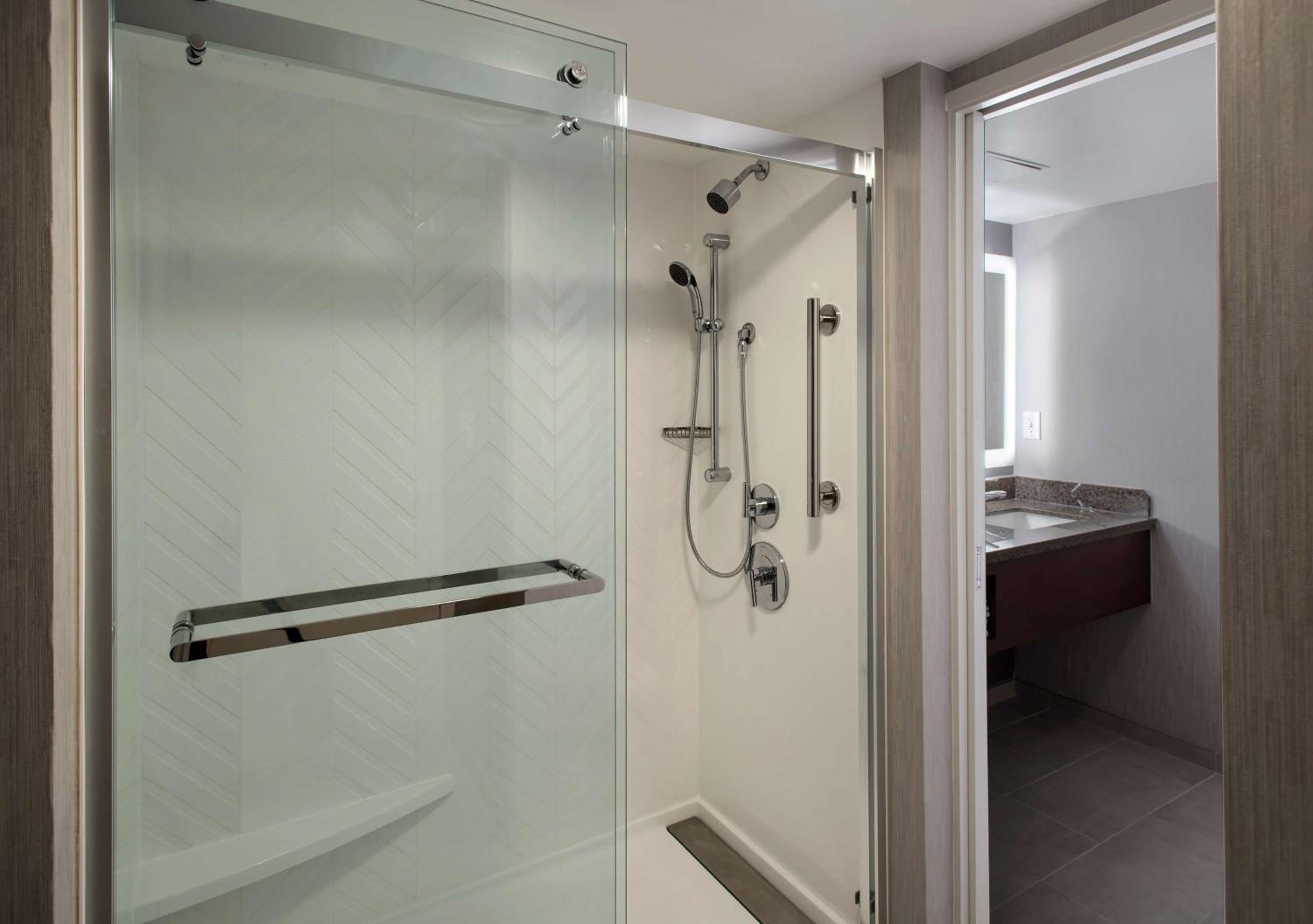 Two-Room King Suite - Photo 4