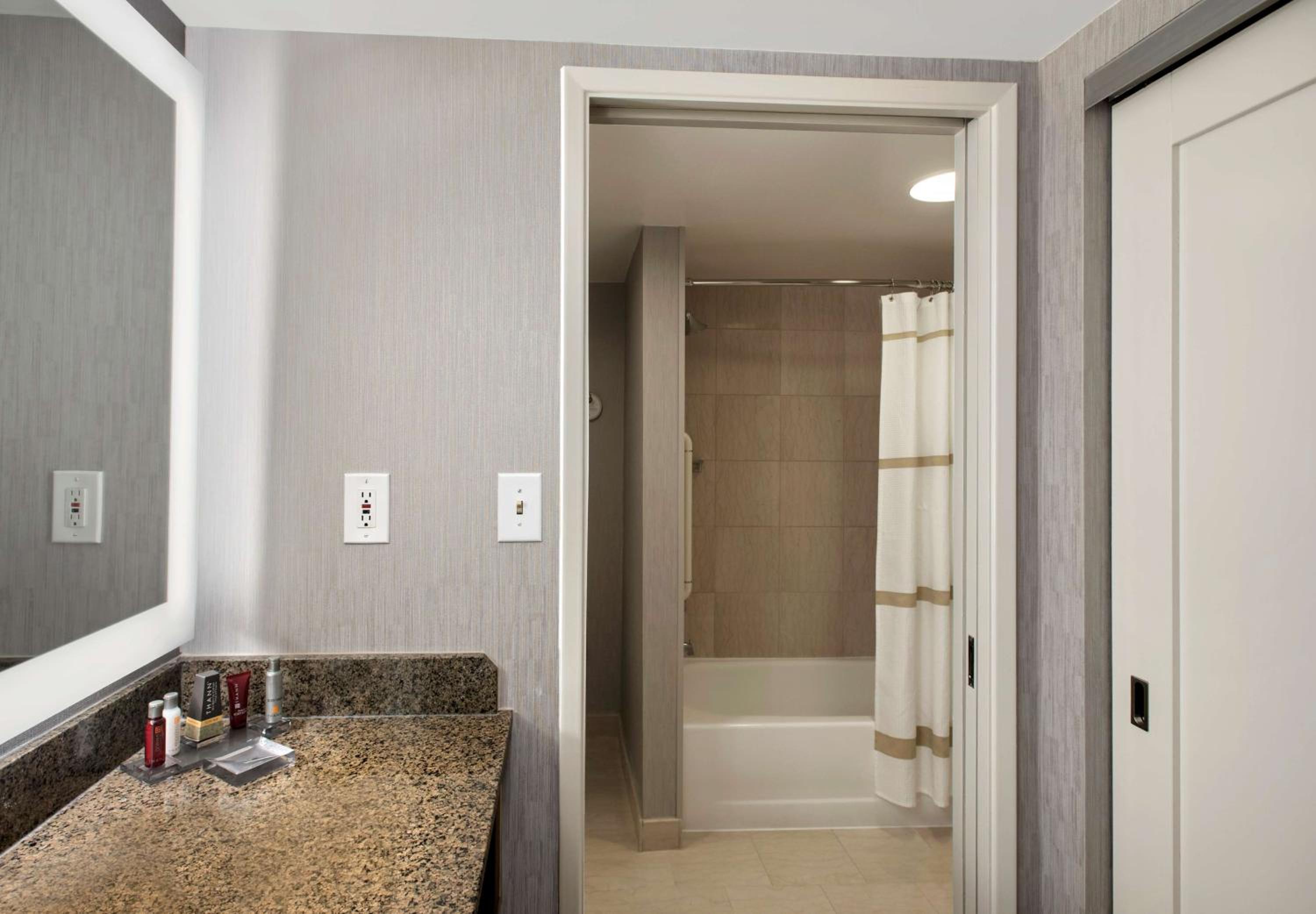 Two-Room King Suite - Photo 5