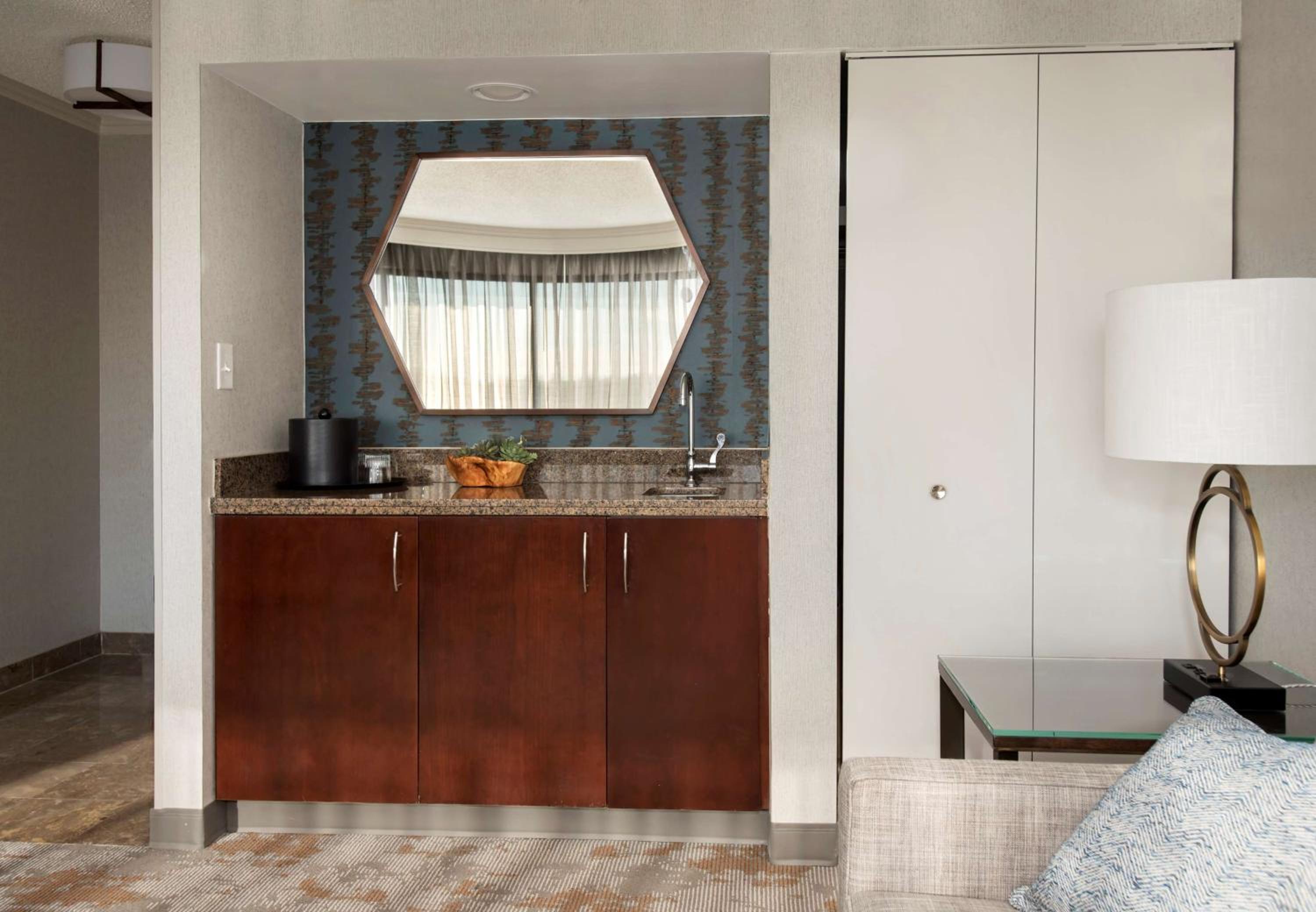 Two-Room King Suite - Photo 3