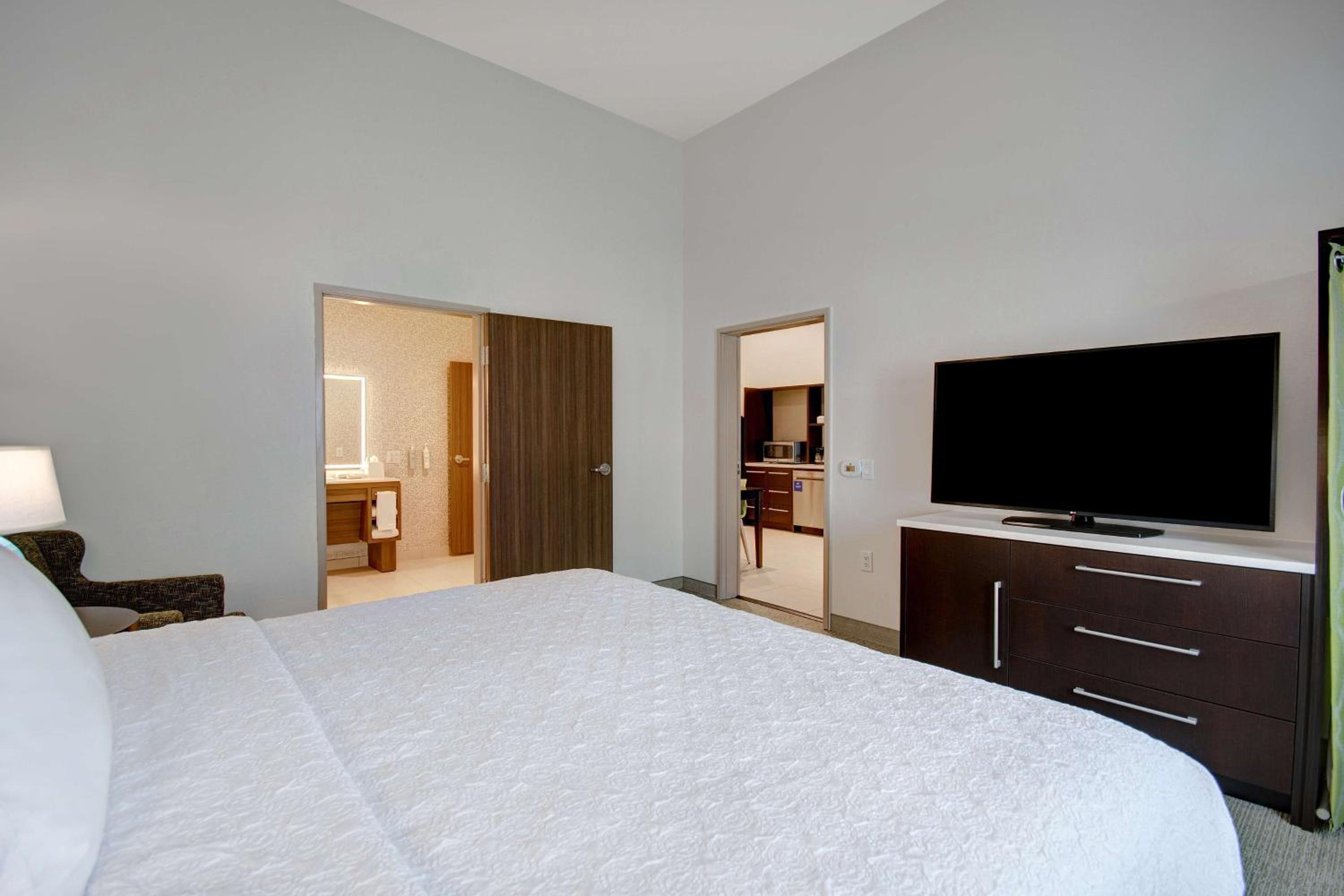 One-Bedroom King Suite photo 1