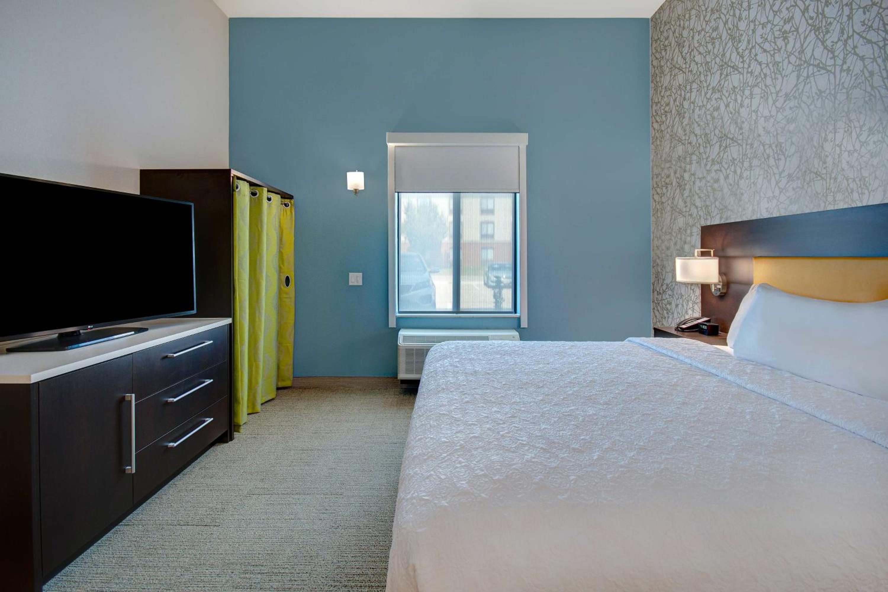 One-Bedroom King Suite photo 2