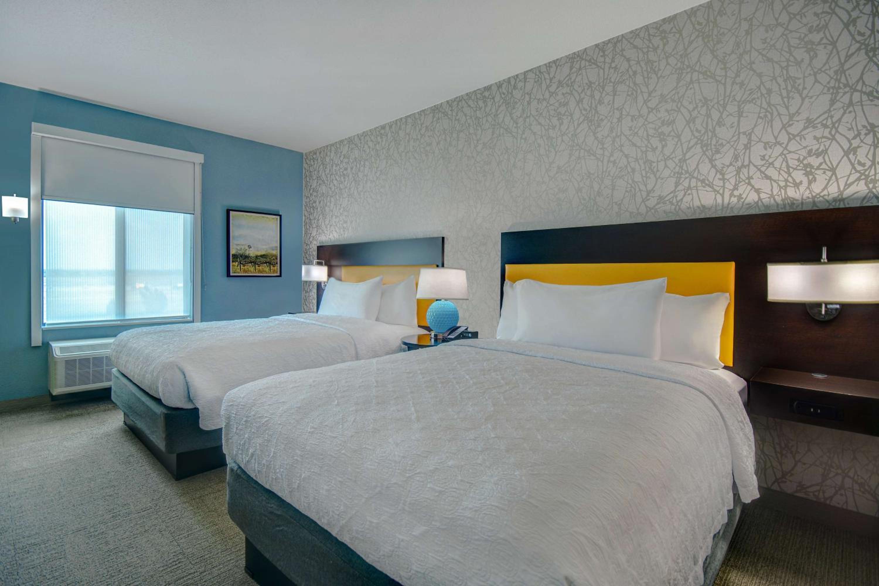 Studio Suite with Two Queen Beds photo 2