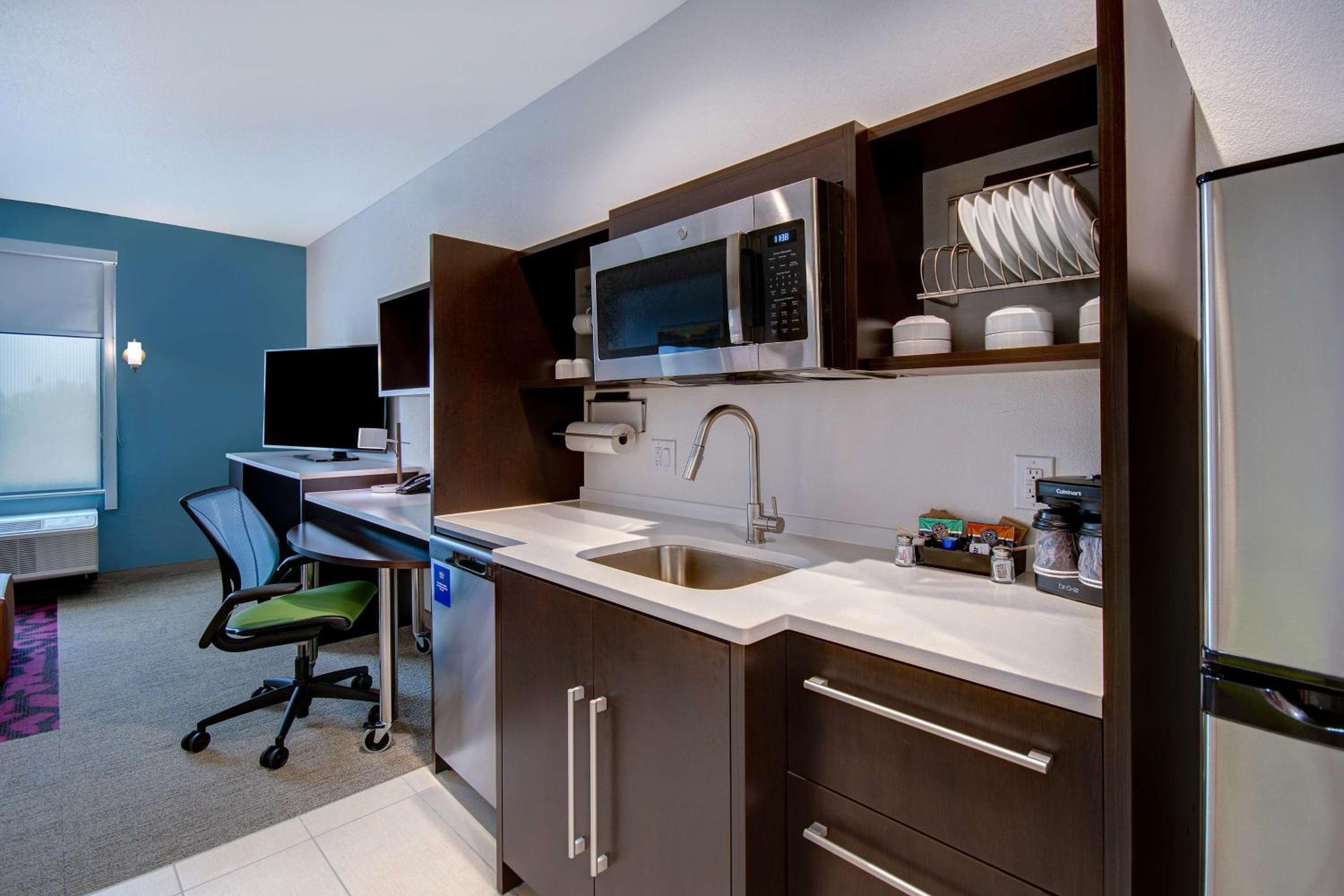 King Suite - Hearing Accessible photo 3