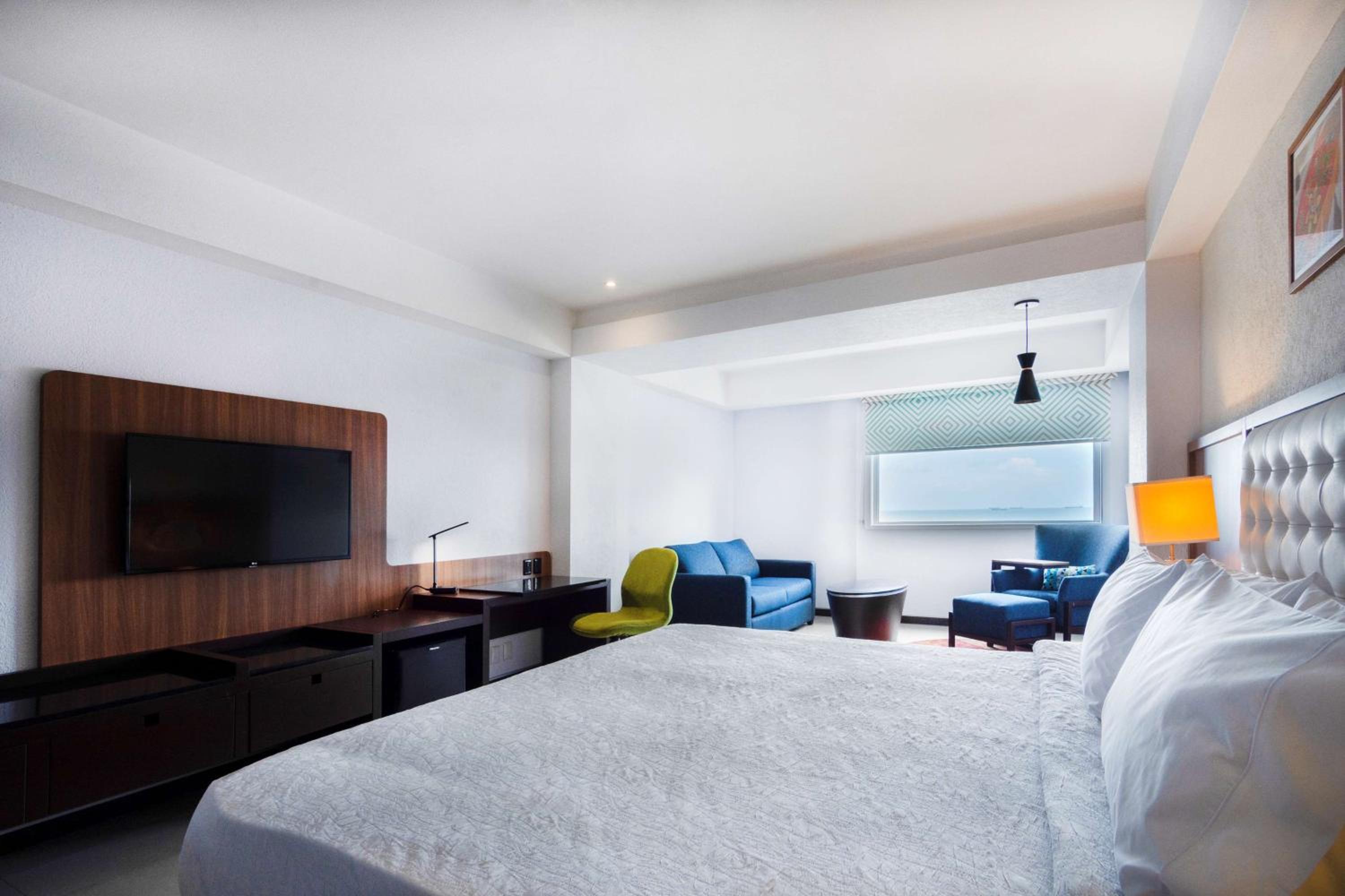 King Room with Sofa Bed - Non-Smoking - Photo 1