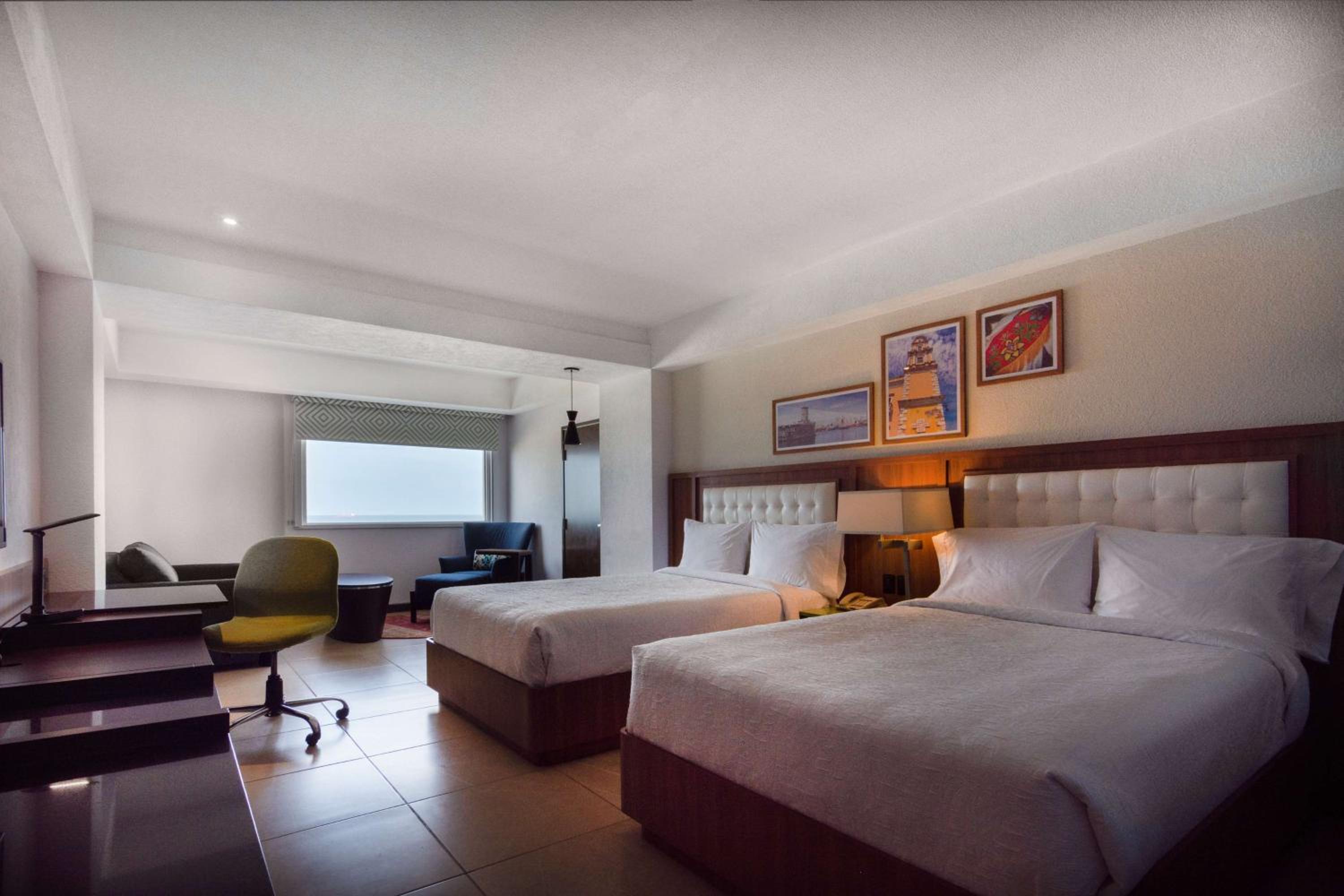 Double Room with Two Double Beds and Ocean View - Non-Smoking - Photo 7