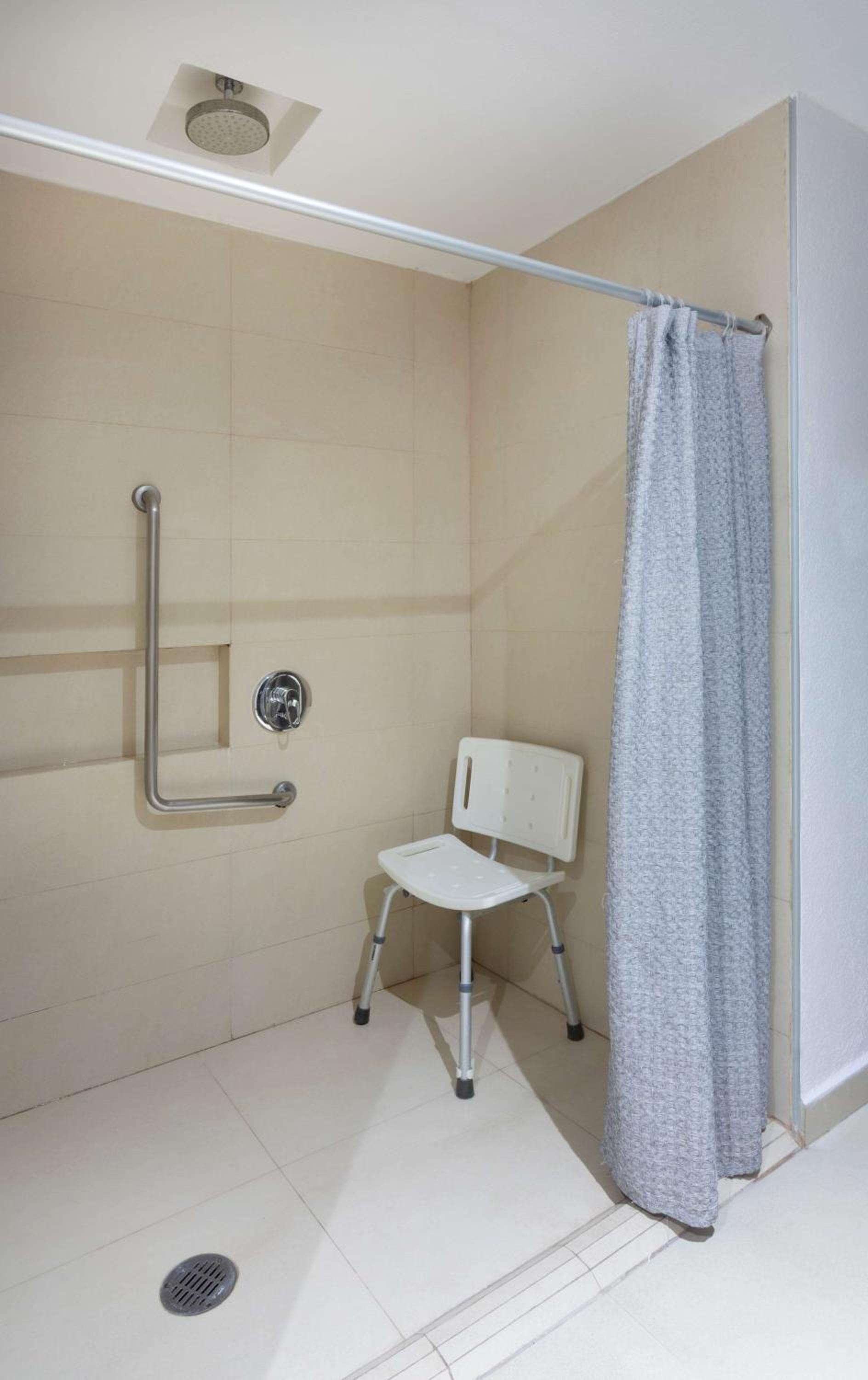 Double Room with Two Double Beds - Mobility Access/Non-Smoking - Photo 2