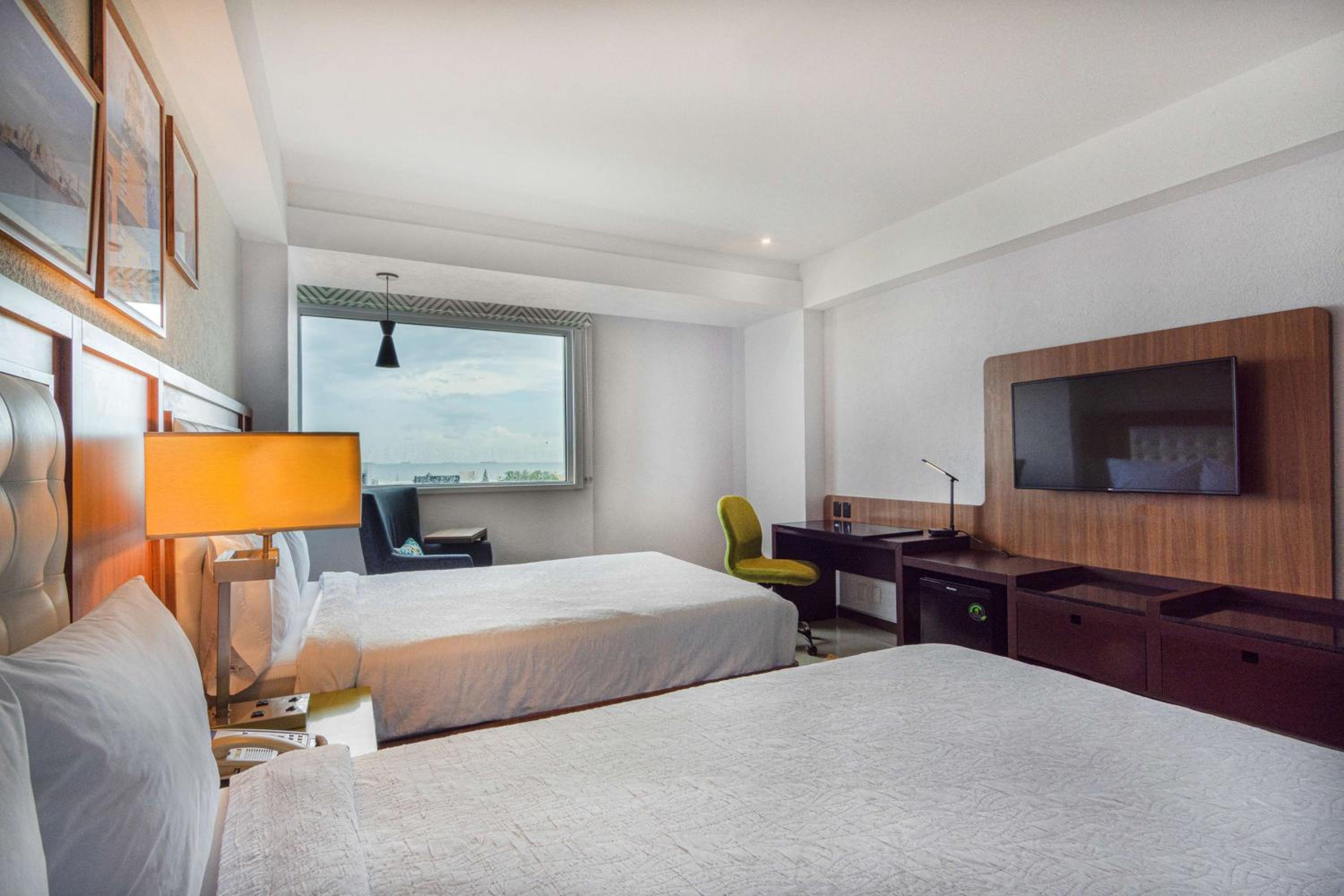 Double Room with Two Double Beds and Ocean View - Non-Smoking - Photo 6