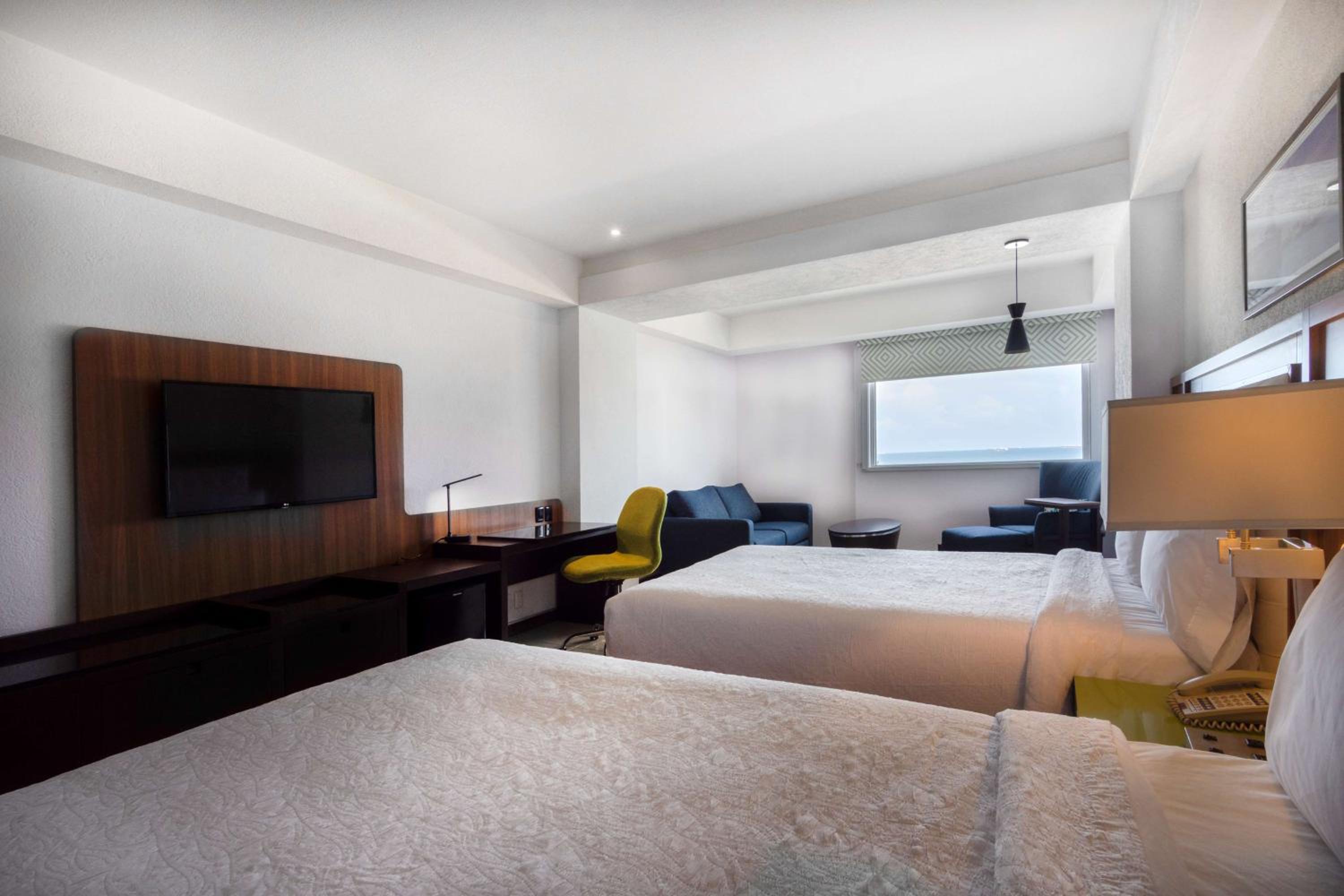 Double Room with Two Double Beds - Non-Smoking - Photo 7