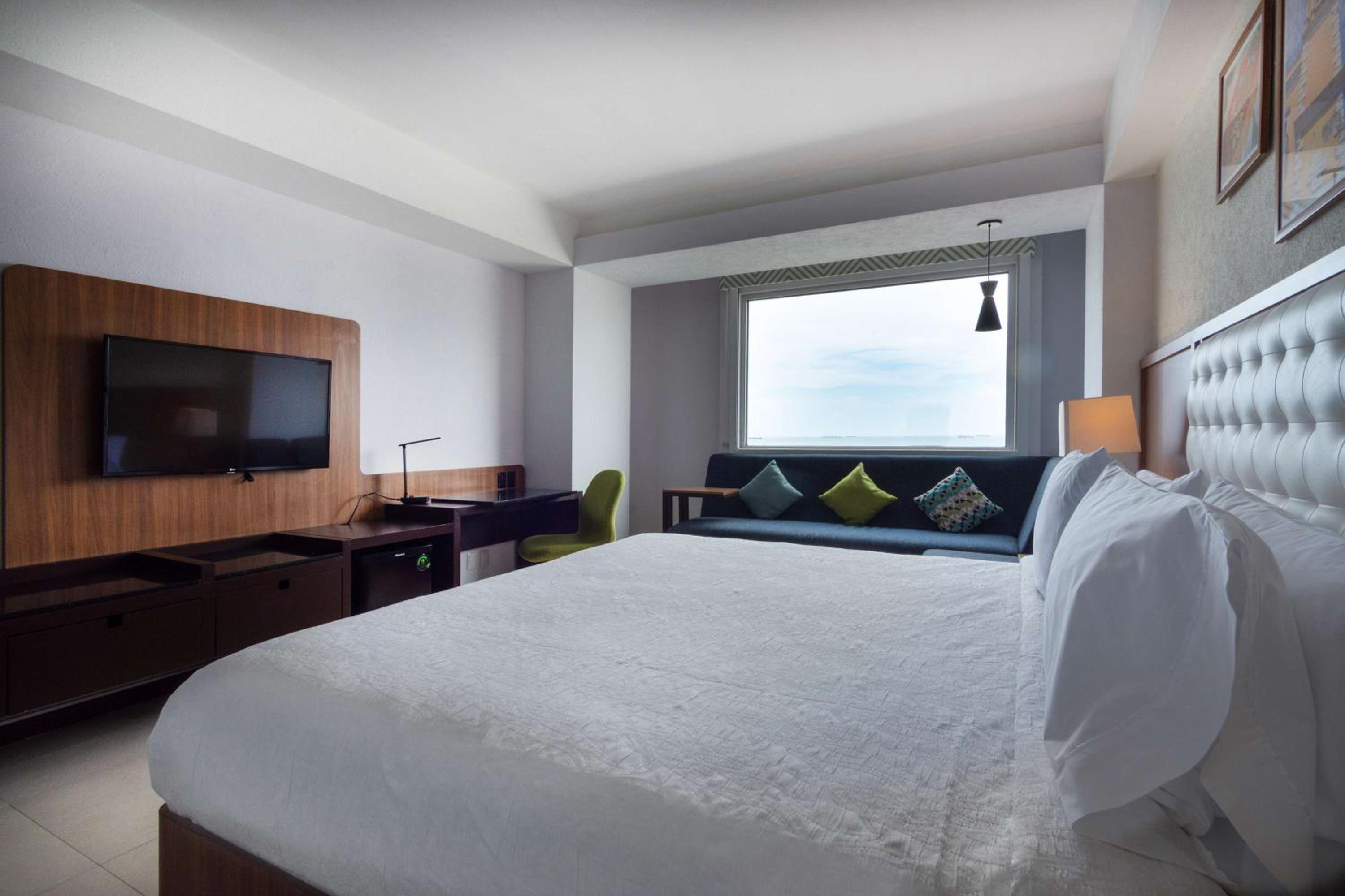 King Room with Ocean View - Non-Smoking - Photo 2