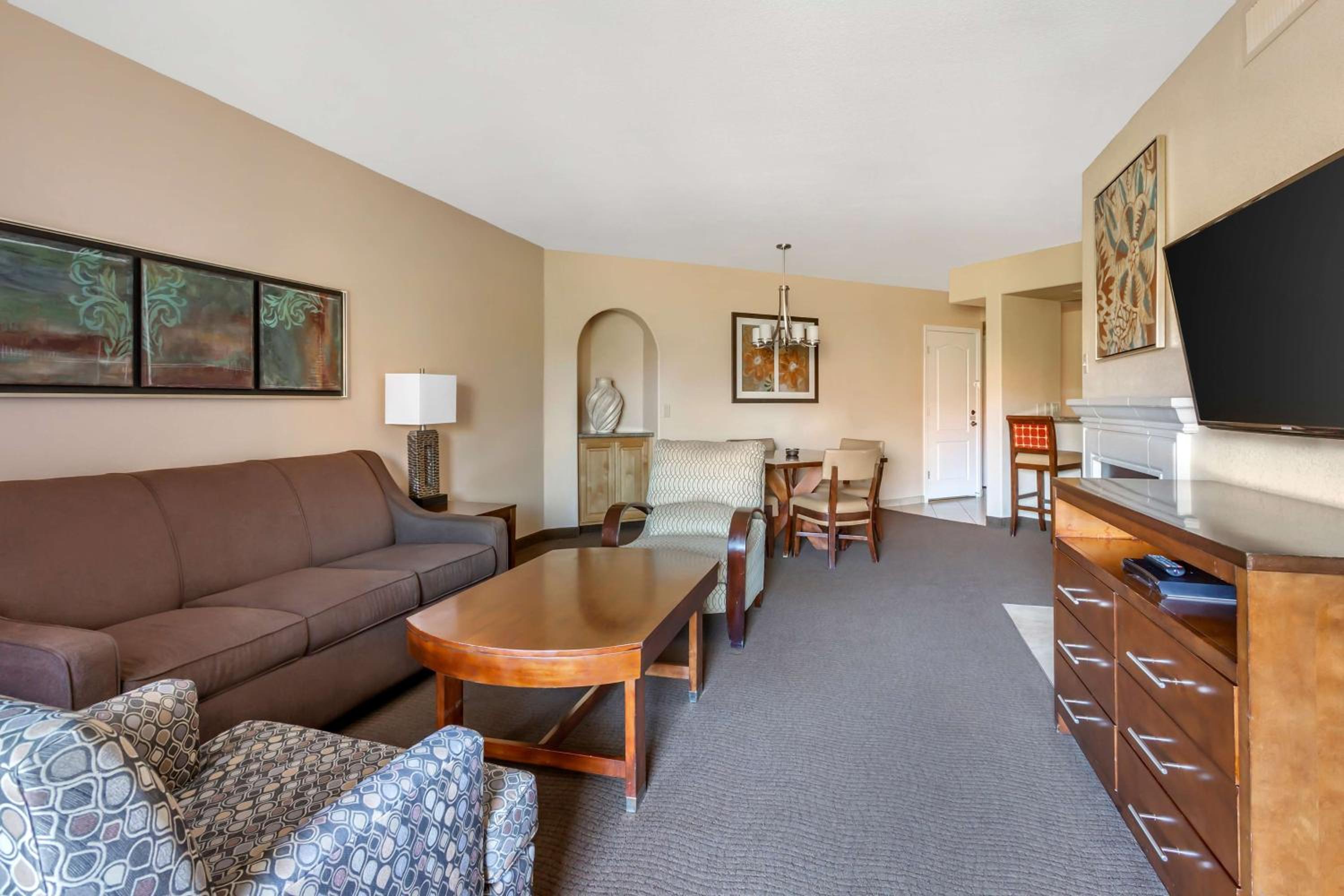 One-Bedroom King Suite with Sofa Bed - Photo 1