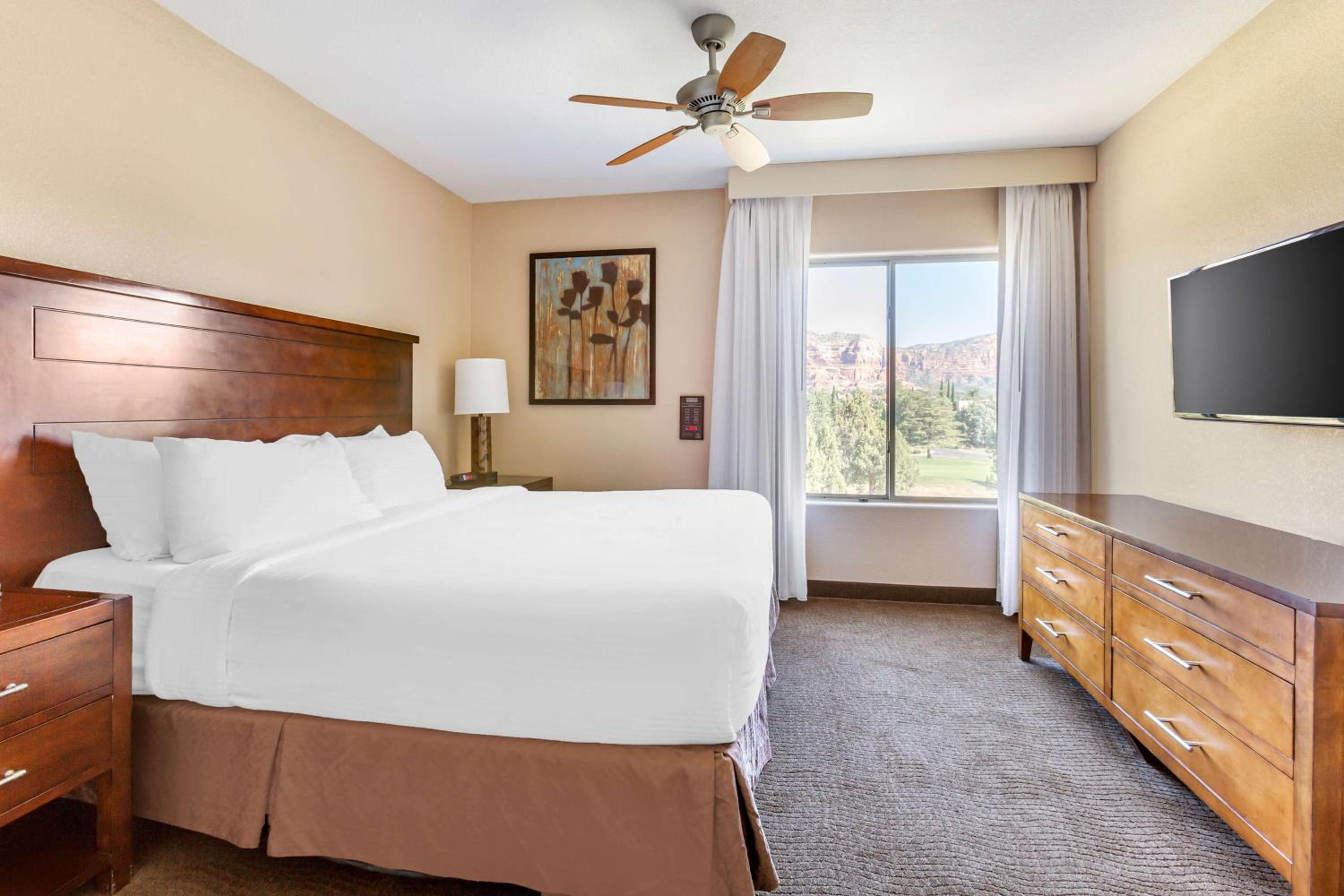 One-Bedroom King Suite with Sofa Bed - Photo 3
