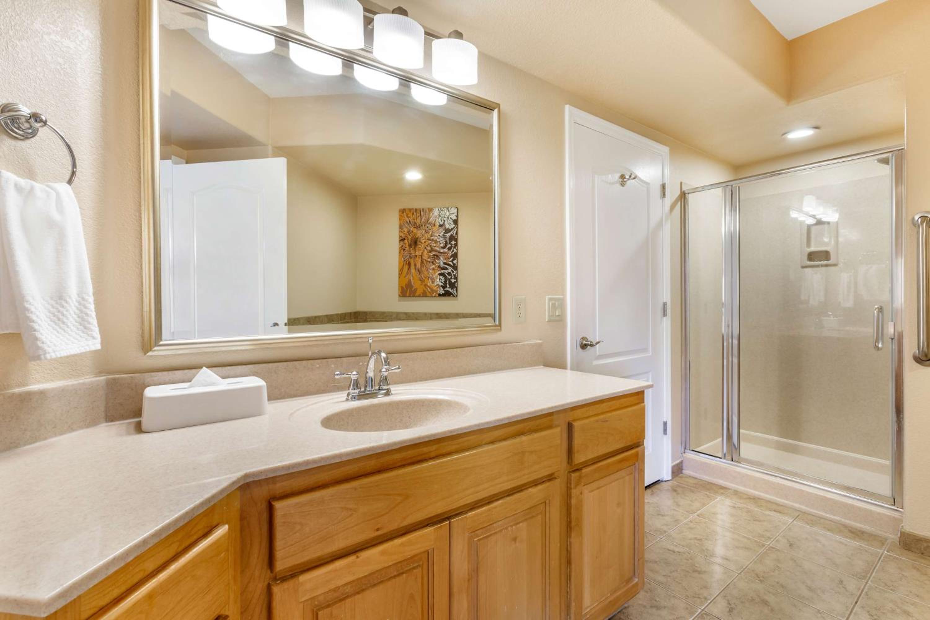 One-Bedroom King Suite with Sofa Bed - Photo 6