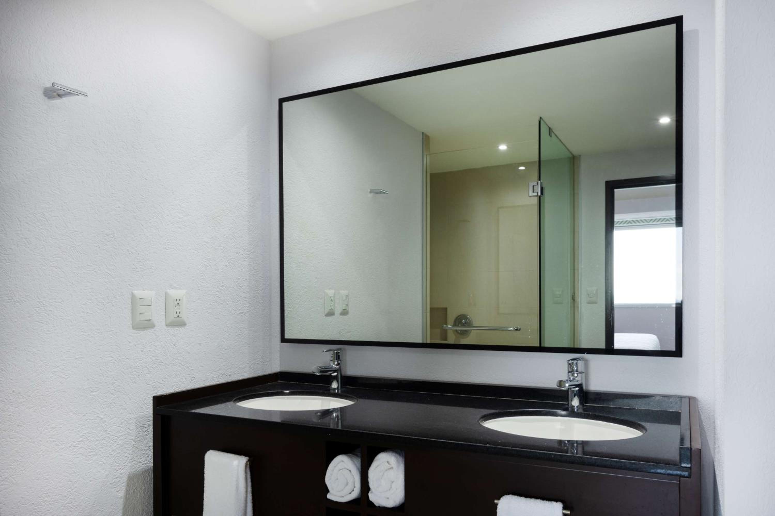 King Studio Suite - Photo 3