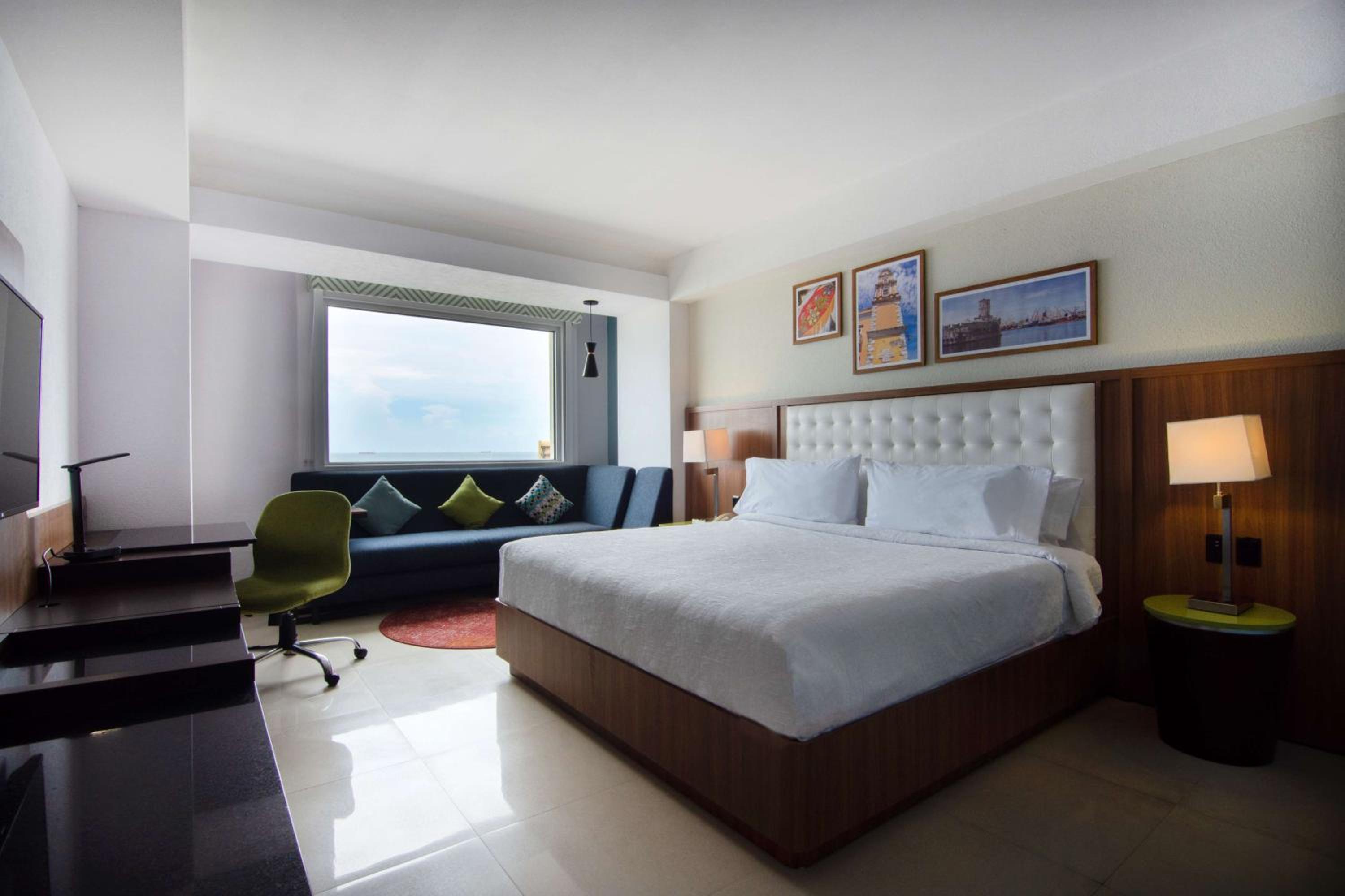 King Room with Ocean View - Non-Smoking - Photo 4