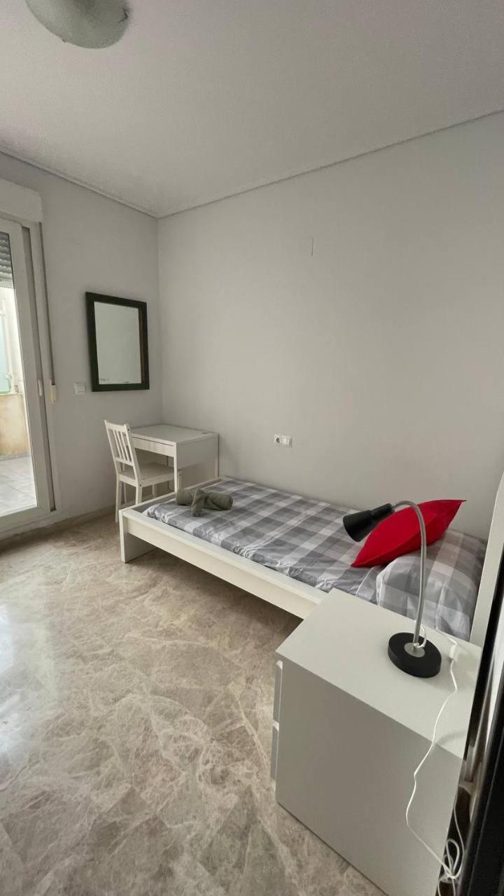 Single Room with Shared Bathroom photo 3