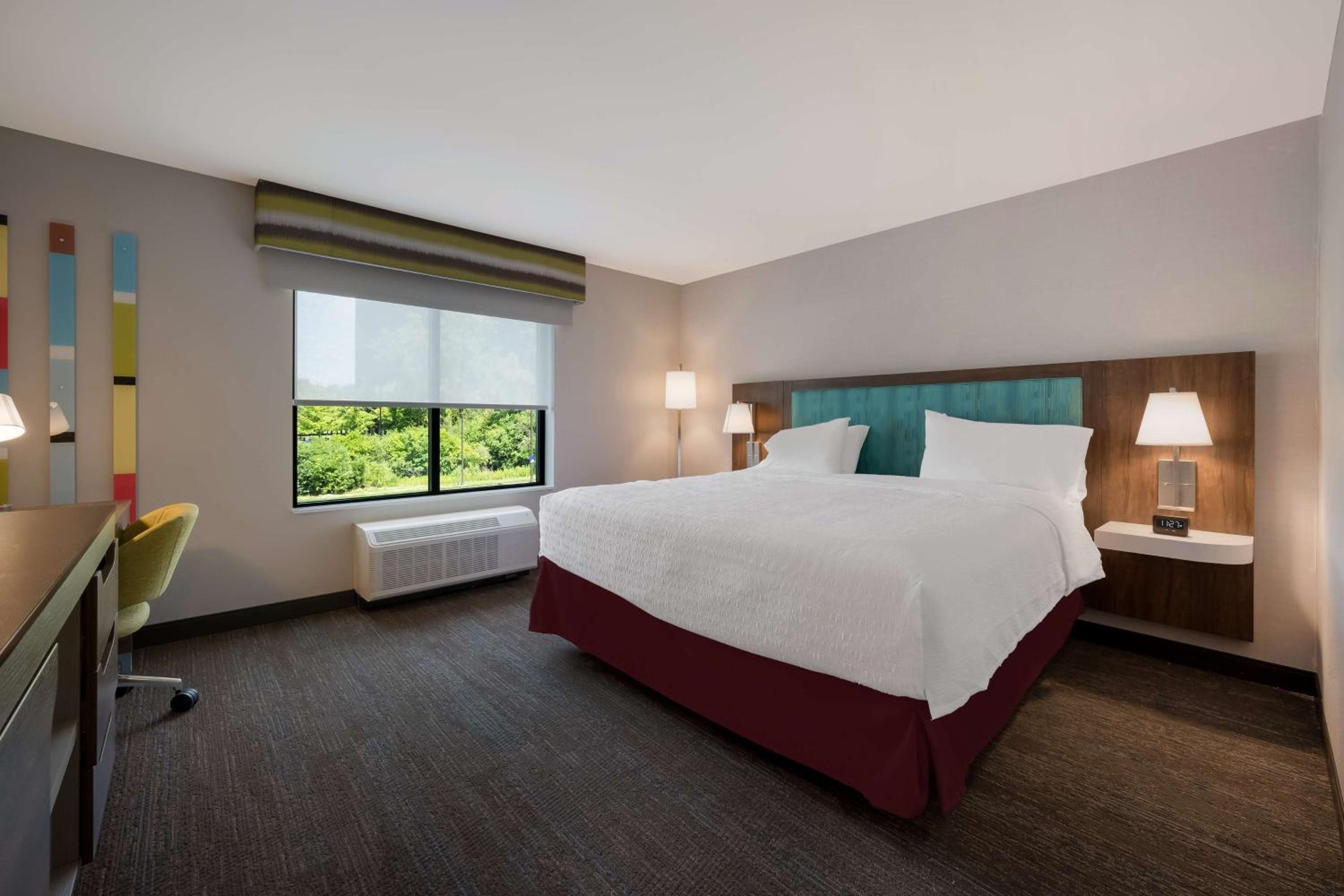 King Room with Tub - Mobility Access - Photo 1