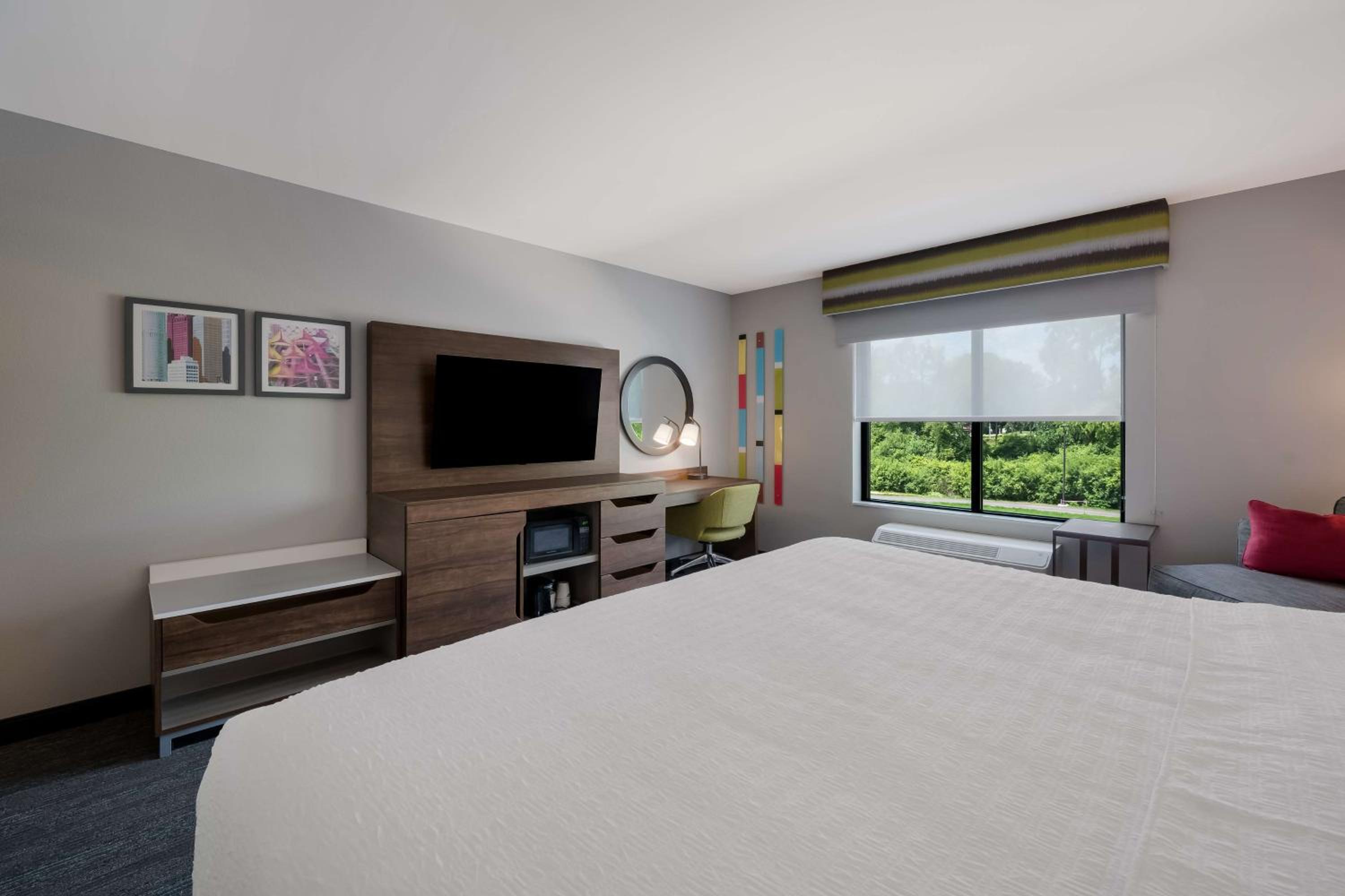 King Room - Non-Smoking - Photo 1