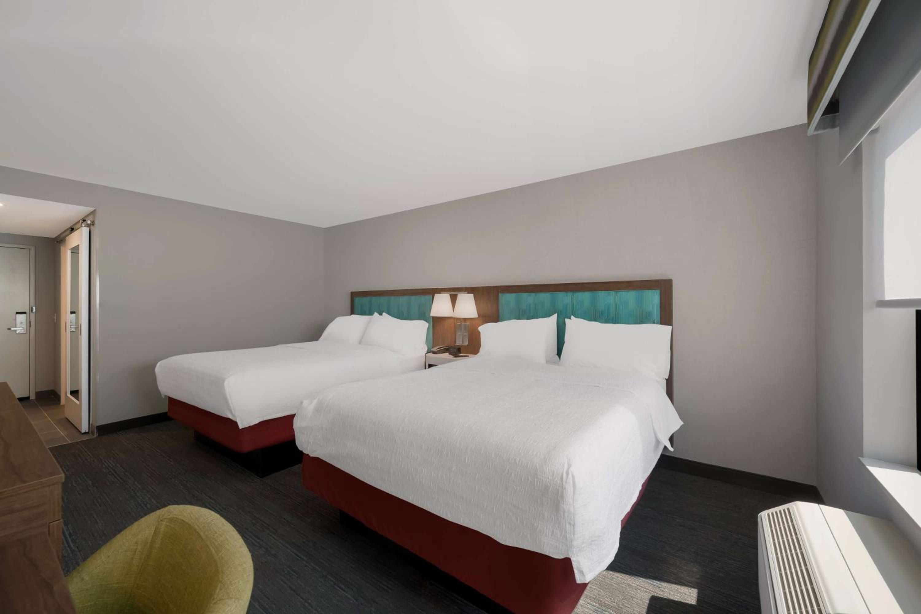 Queen Room with Two Queen Beds - Non-Smoking - Photo 1
