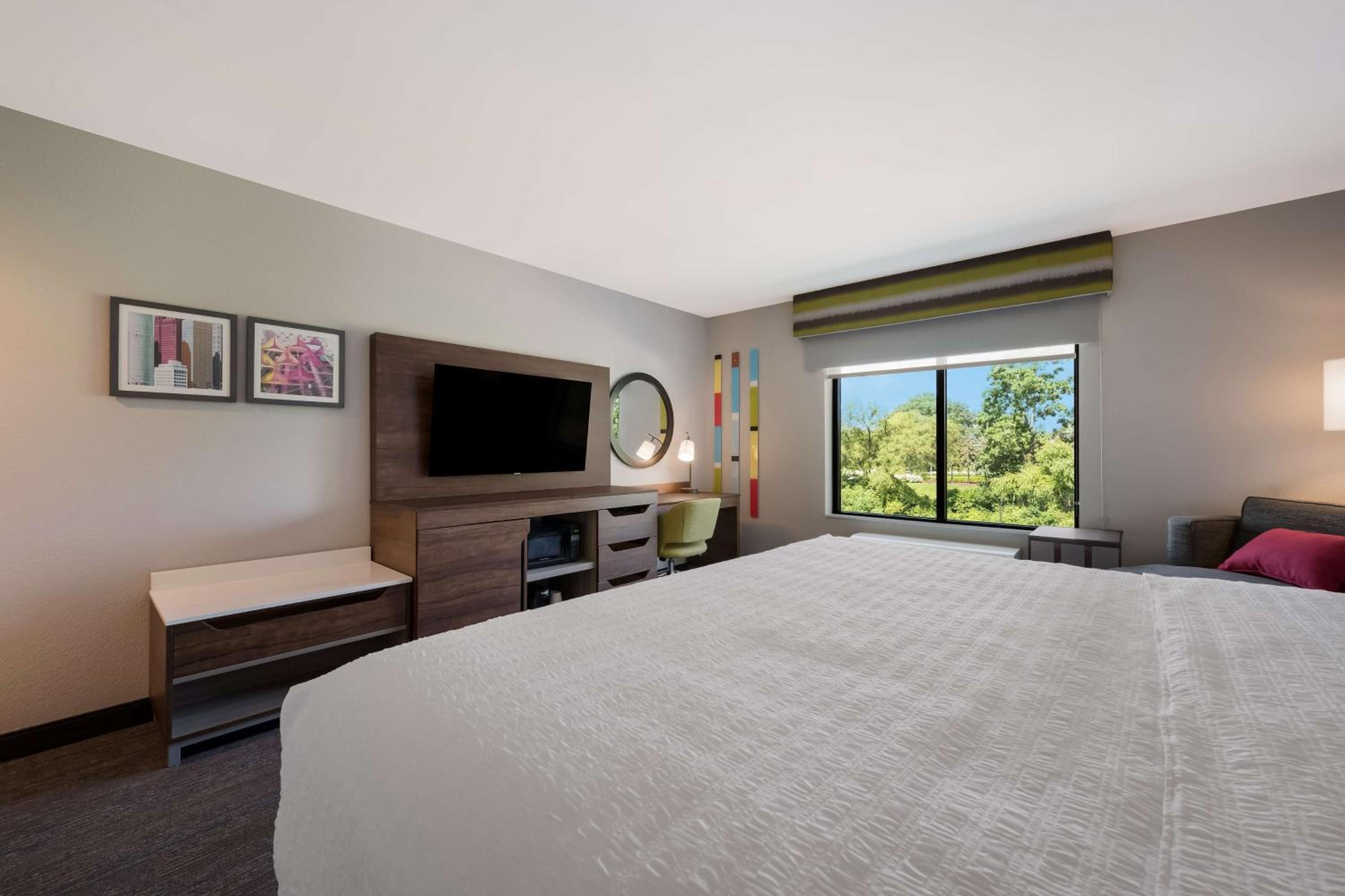King Room - Hearing Access - Photo 1