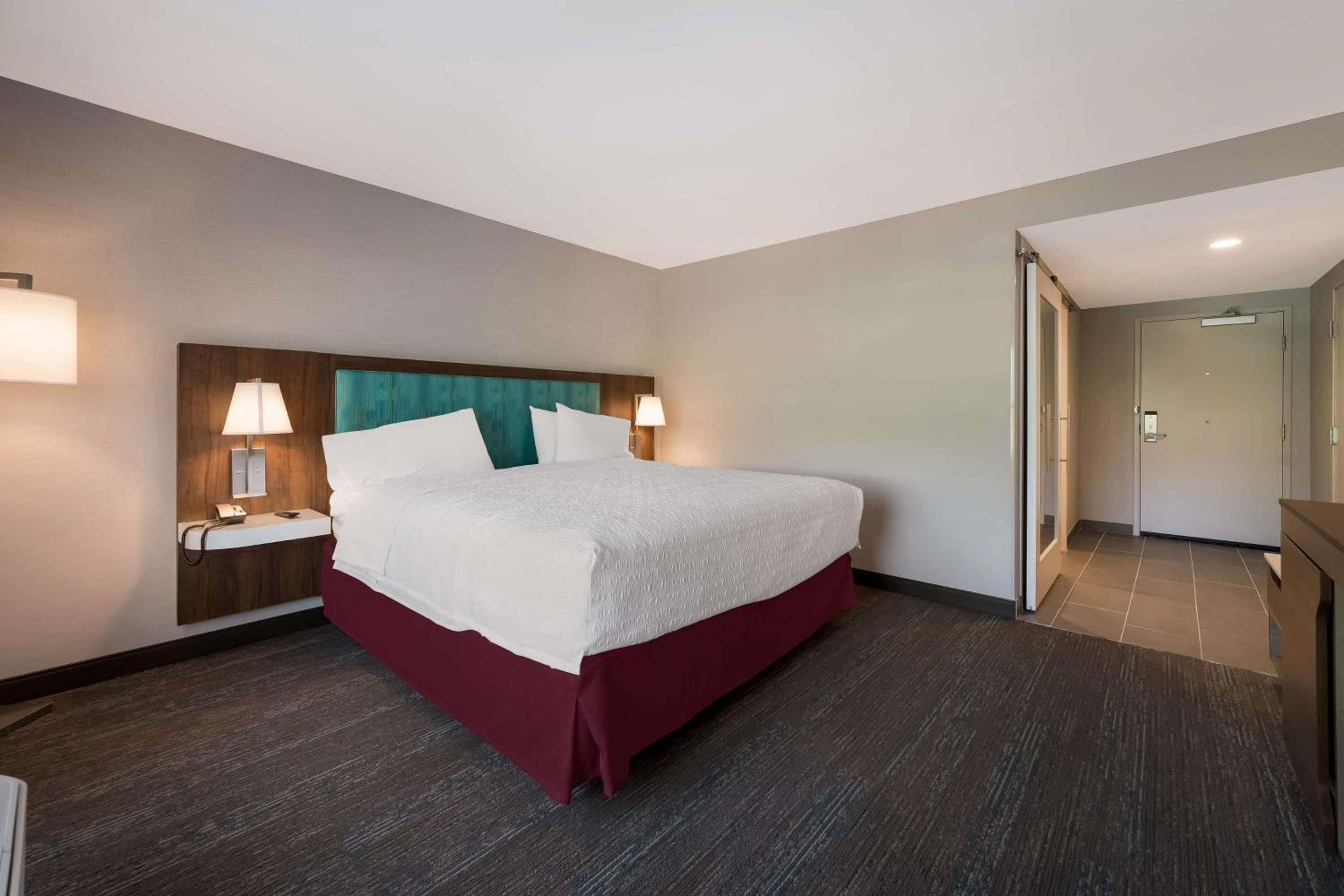 King Room with Tub - Mobility Access - Photo 4
