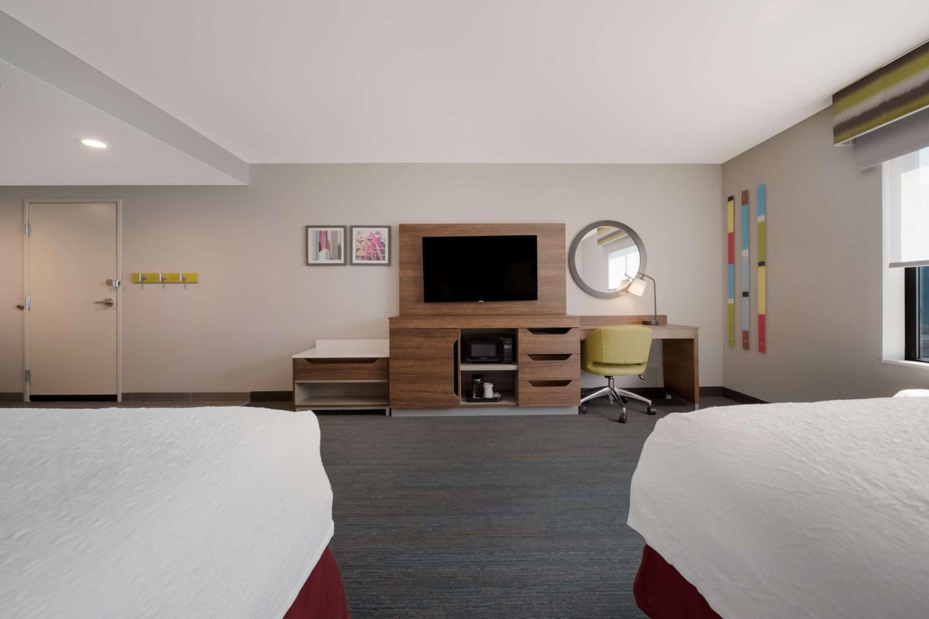 Queen Room with Two Queen Beds and Bath Tub - Mobility Access - Photo 3