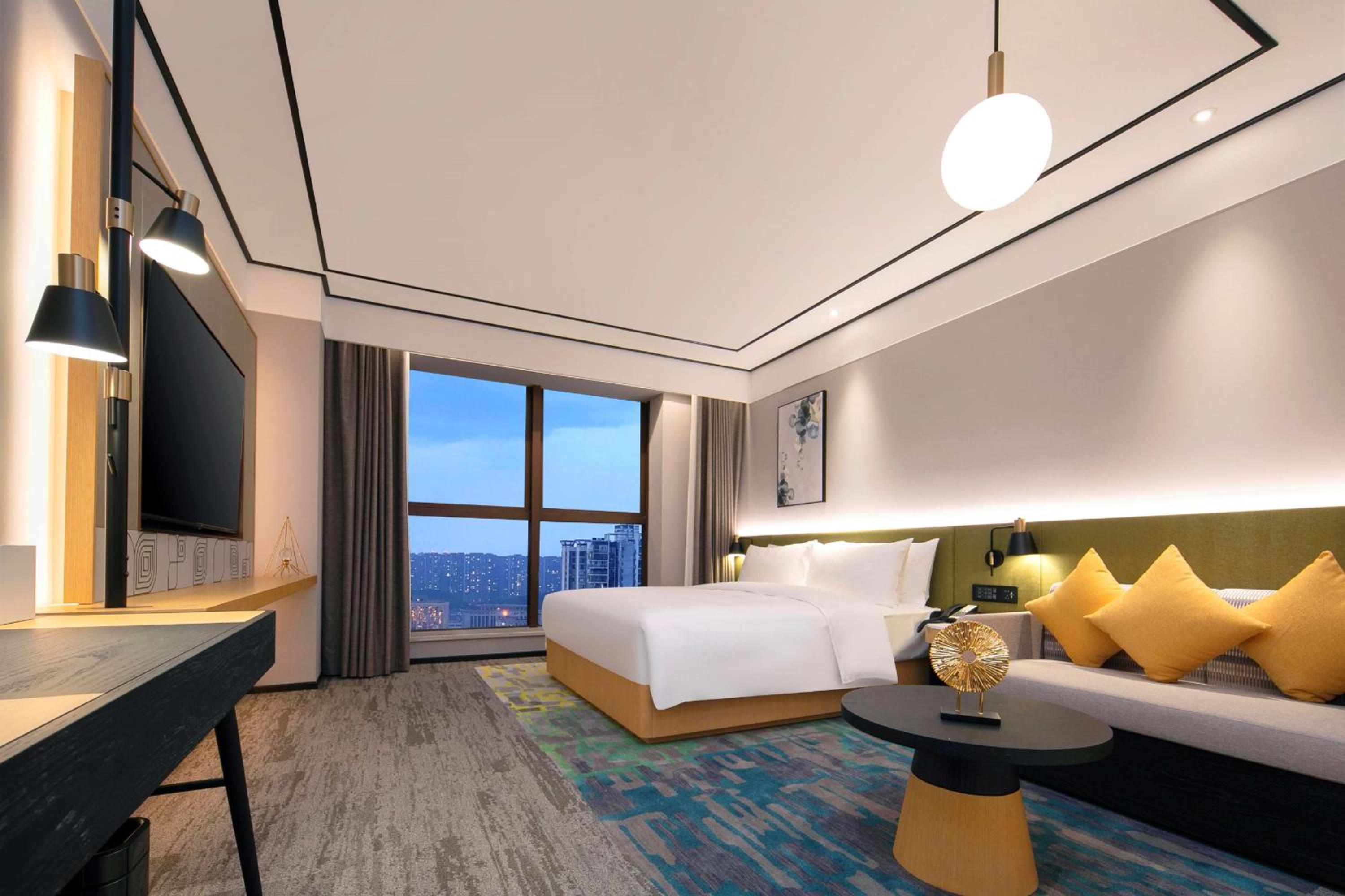 Deluxe King Room - Photo 4
