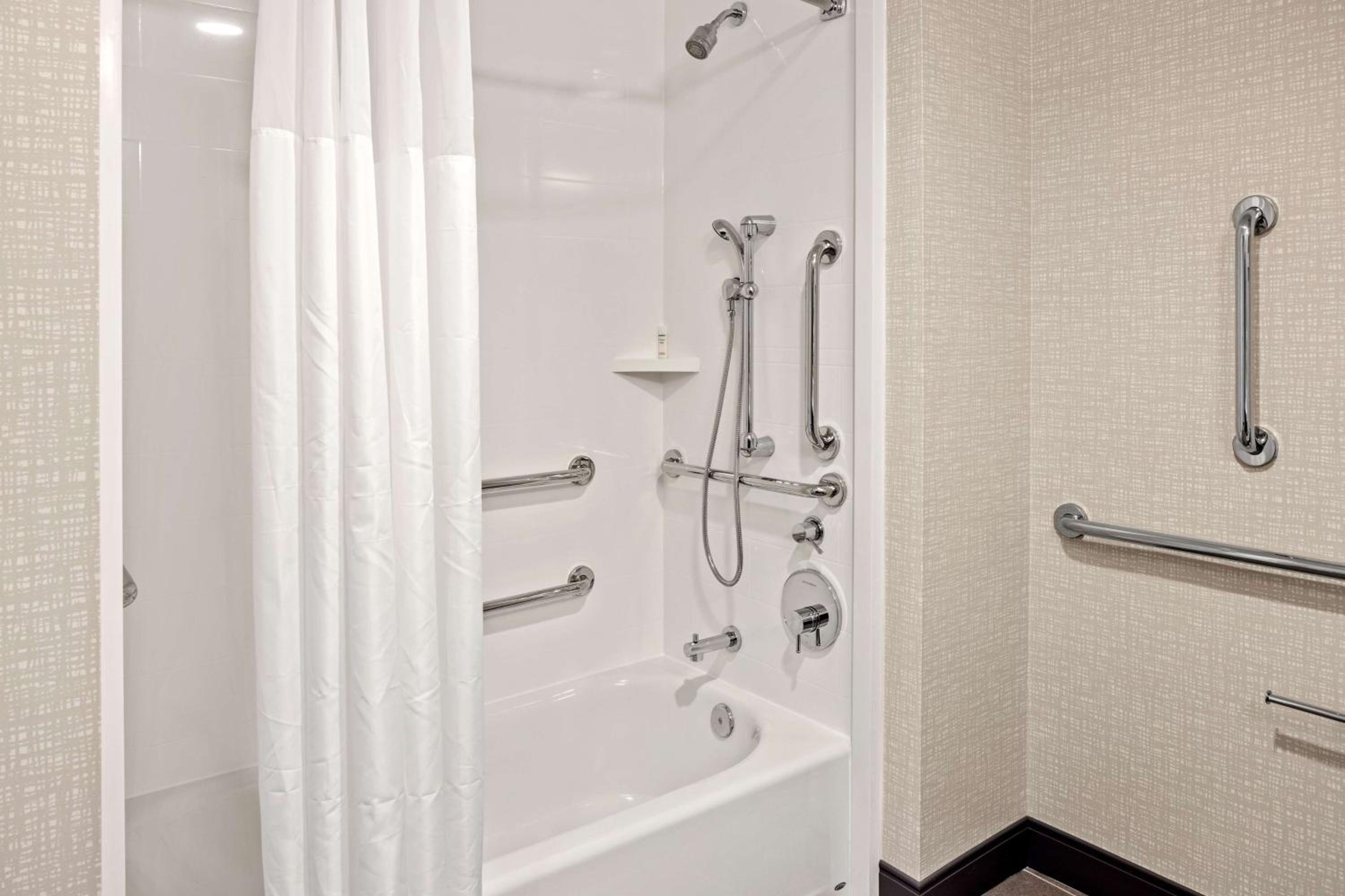 Queen Room with Two Queen Beds and Bath Tub - Mobility Access - Photo 6